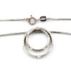 Halsband med ett diamant hänge i 18k vitguld.Vikt:7.43g