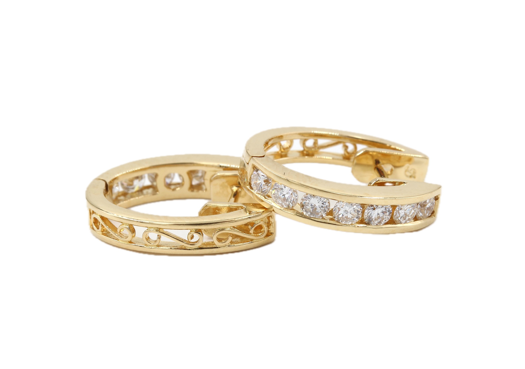 Örhängen med diamanter i 18k guld. vikt: 4,95g