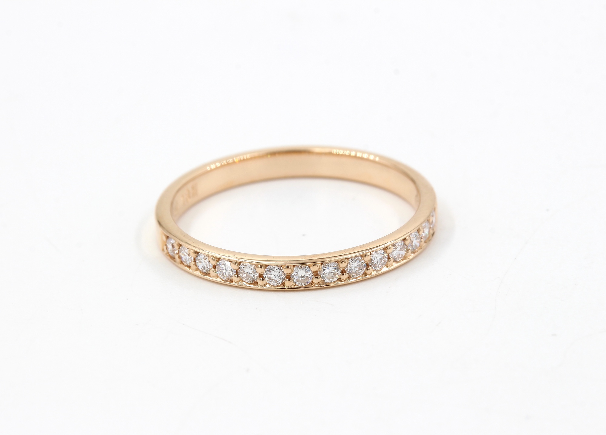 Allians ring i 18k guld med diamanter. vikt: 2,7g