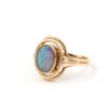 Ring i 18k guld med en opal. vikt: 3,12g