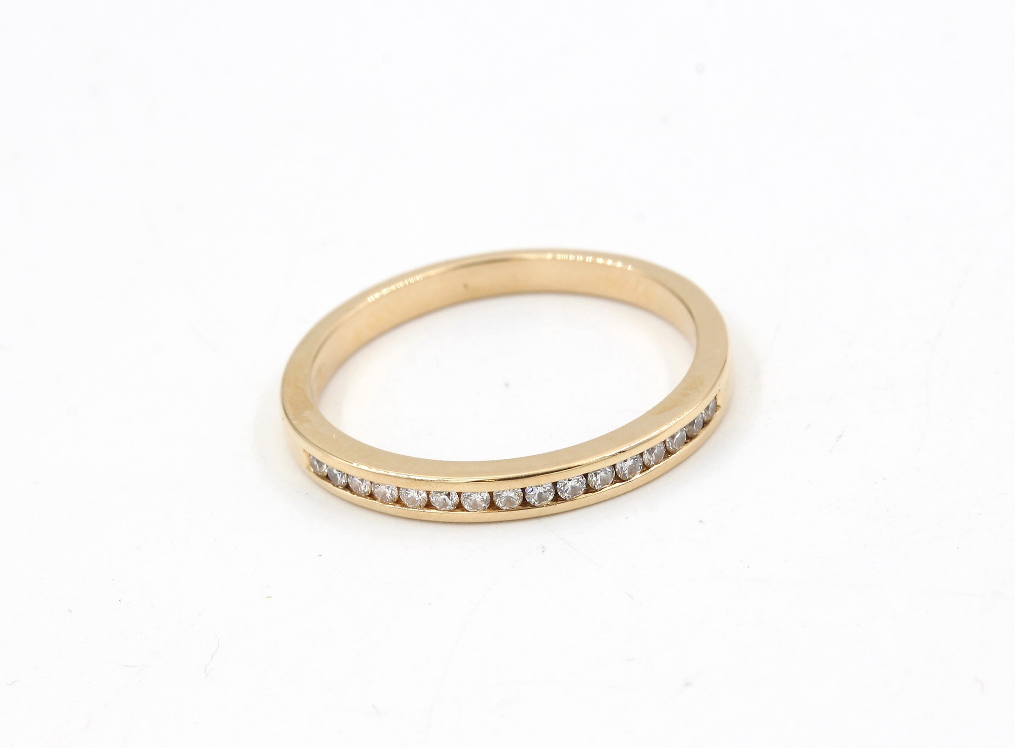 Diamantring i 18k guld. vikt: 2,65g