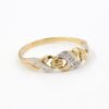 Bismarck ring i 18k guld med diamanter. vikt: 1,7g