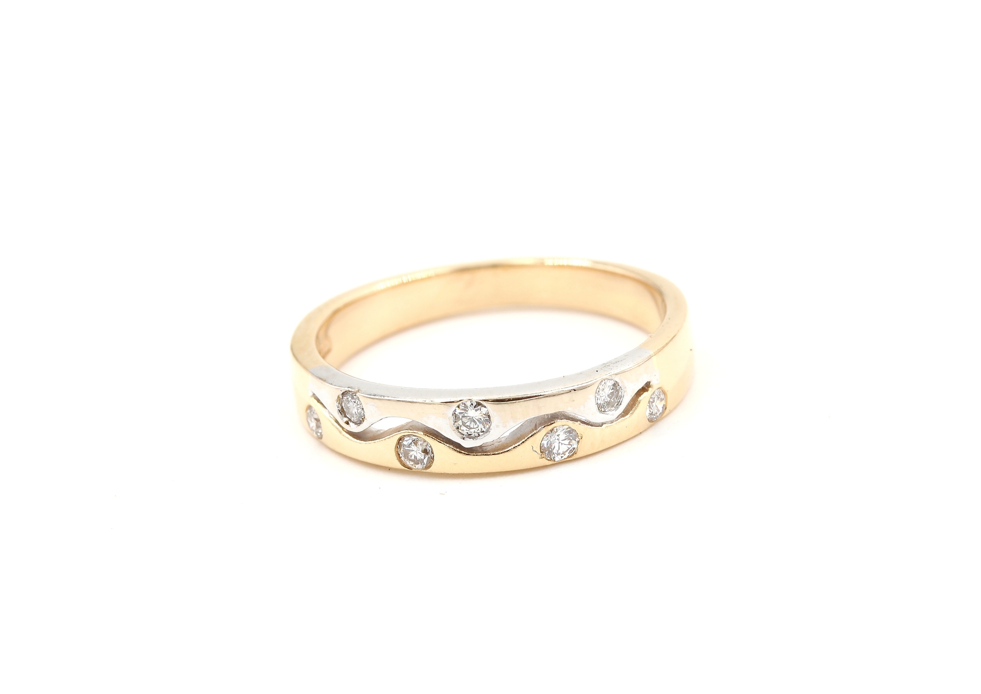Diamantring i 18k guld och vitguld ca 0,14 ct. vikt: 4g