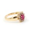 Diamantring i 18k guld med en rubin. vikt:3,65g