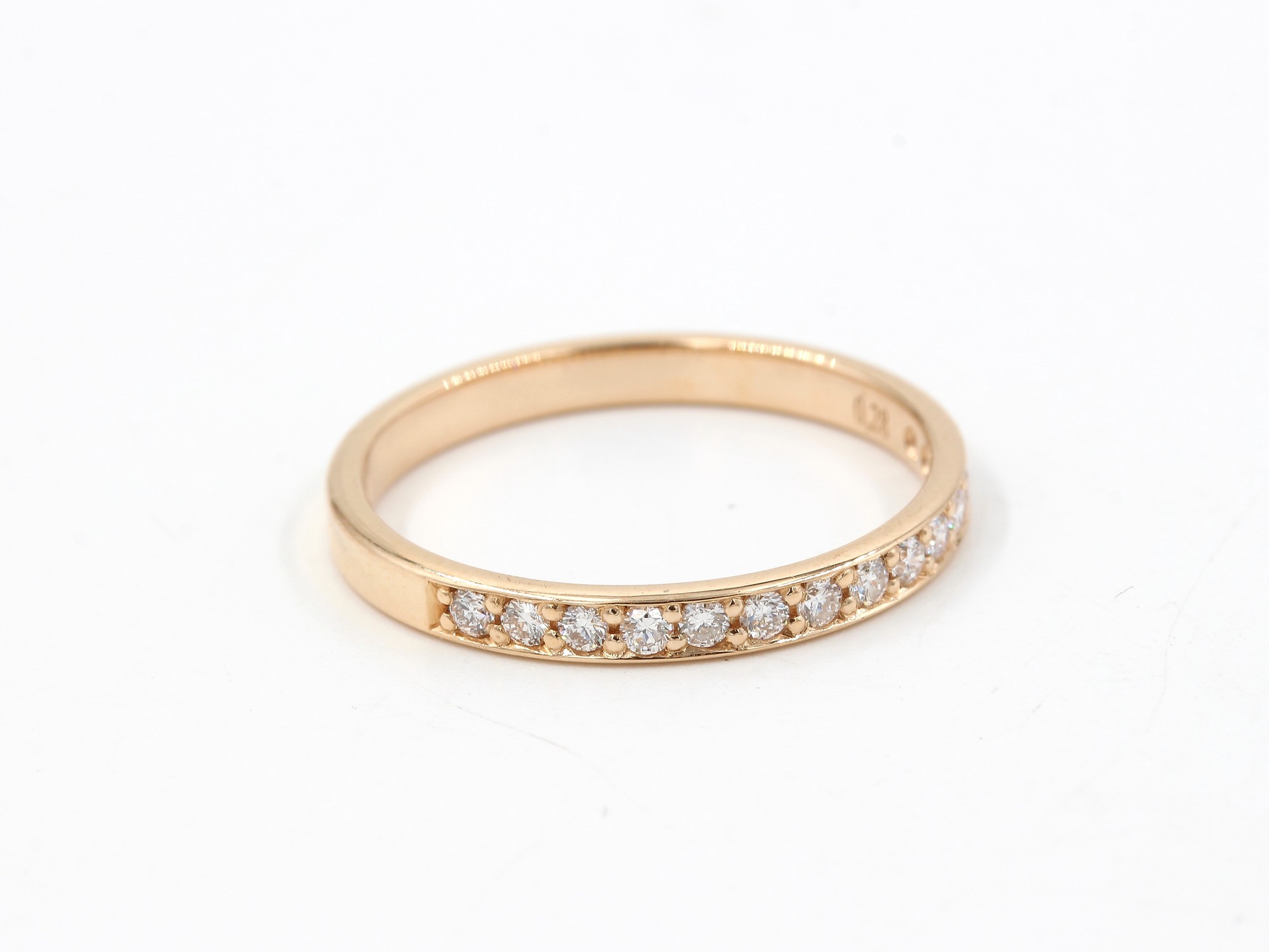 Allians ring i 18k guld med diamanter. vikt: 2,7g