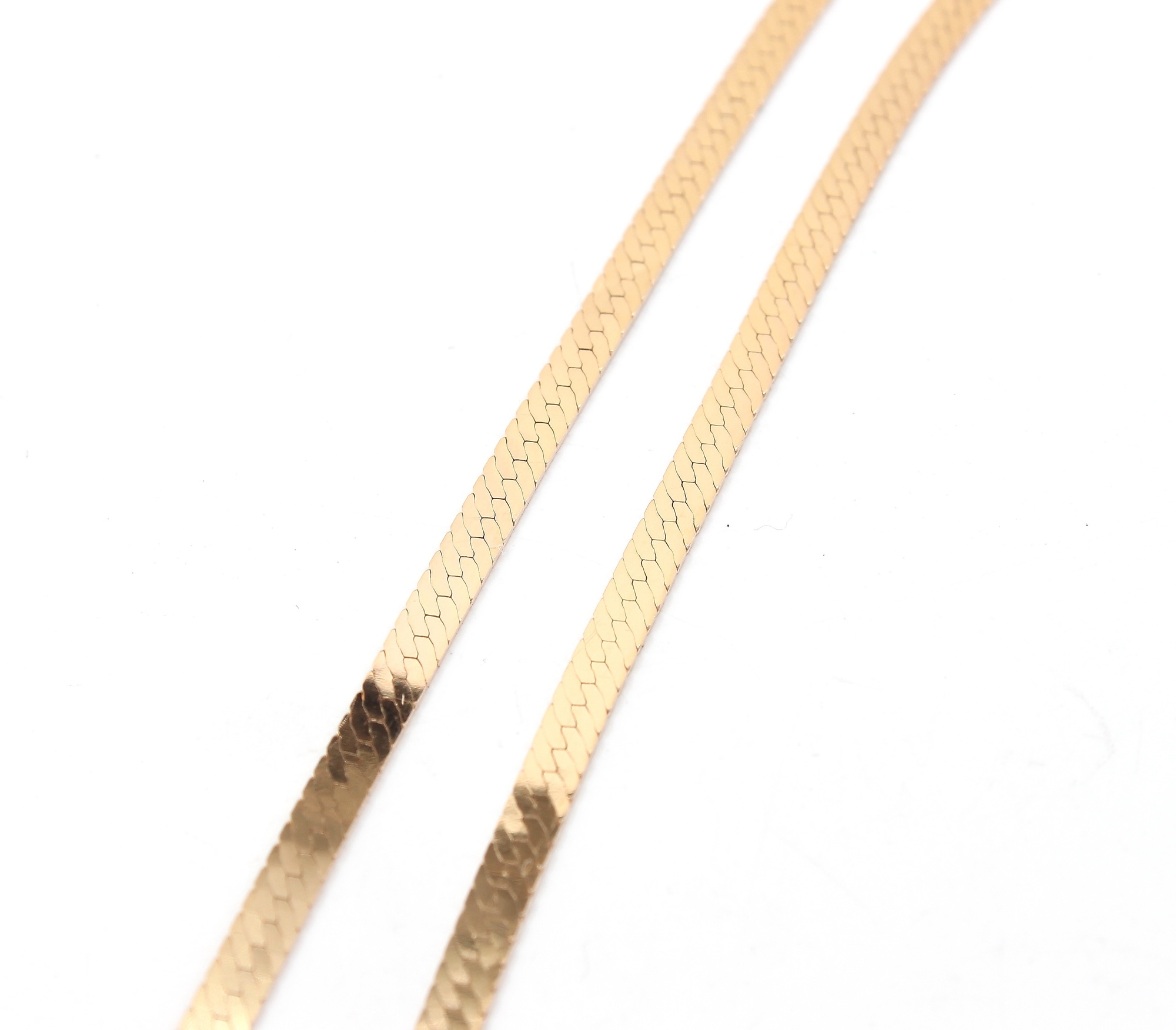 Halsband i 18k guld . vikt: 7,4g