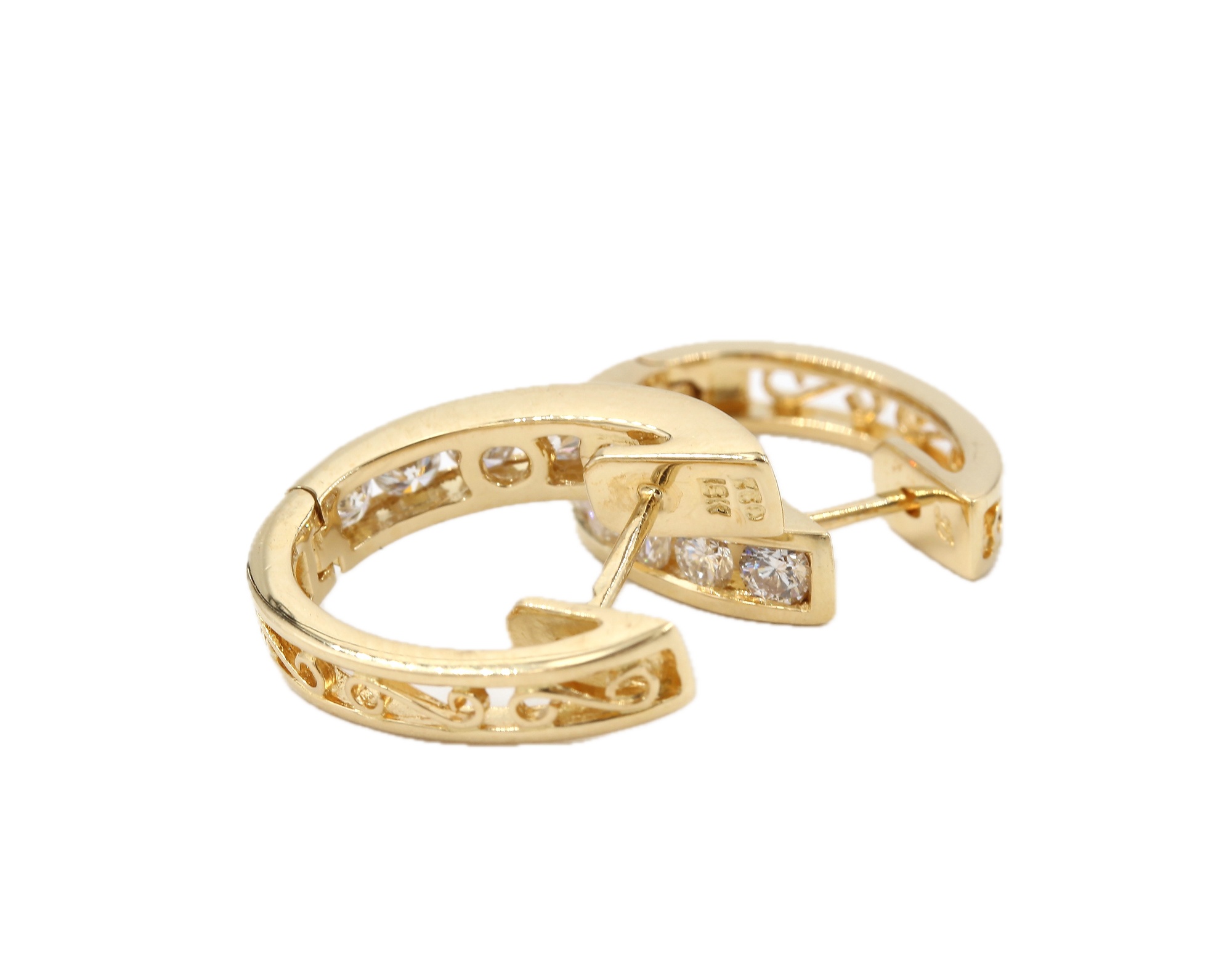 Örhängen med diamanter i 18k guld. vikt: 4,95g