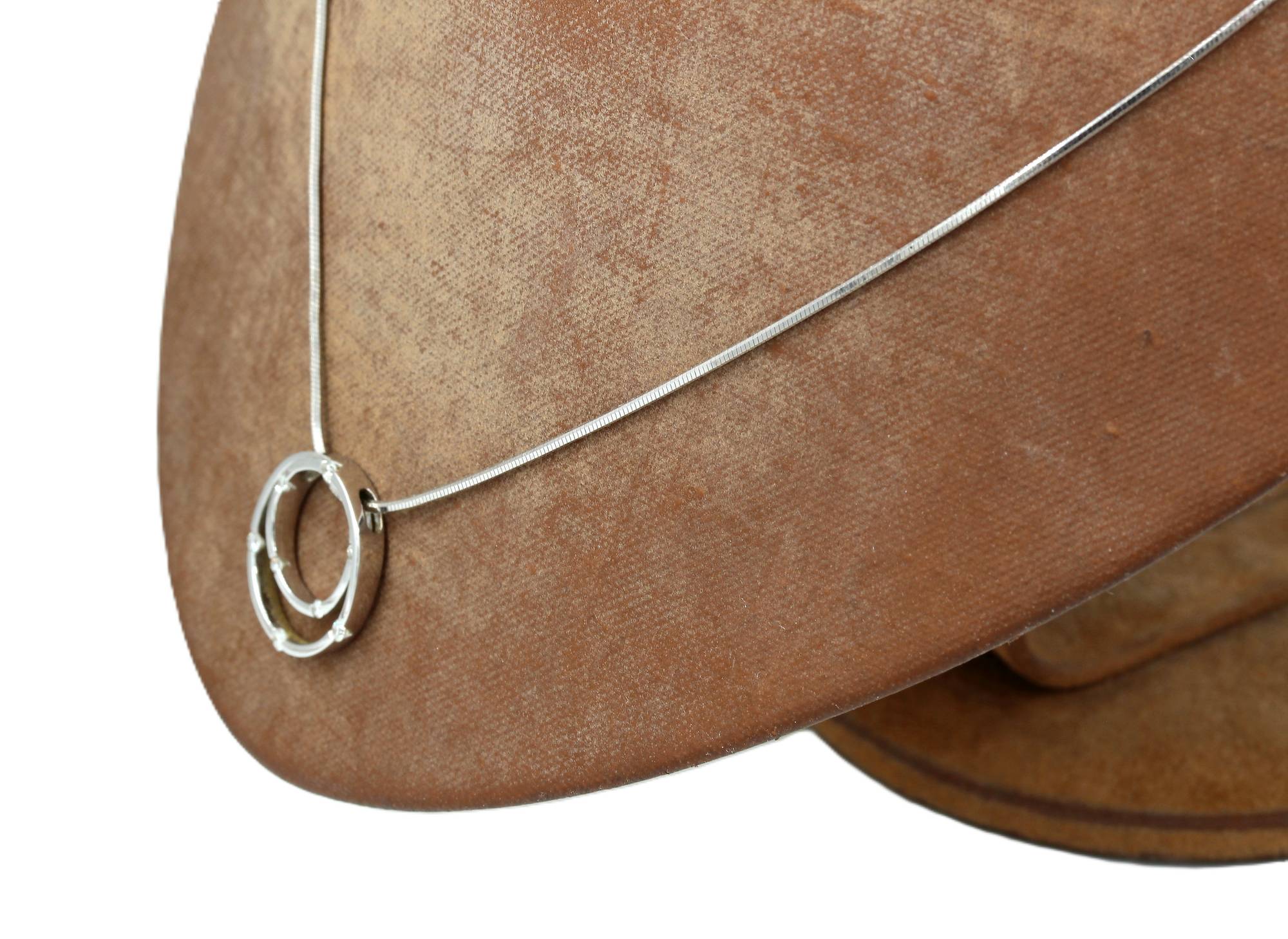Halsband med ett diamant hänge i 18k vitguld.Vikt:7.43g