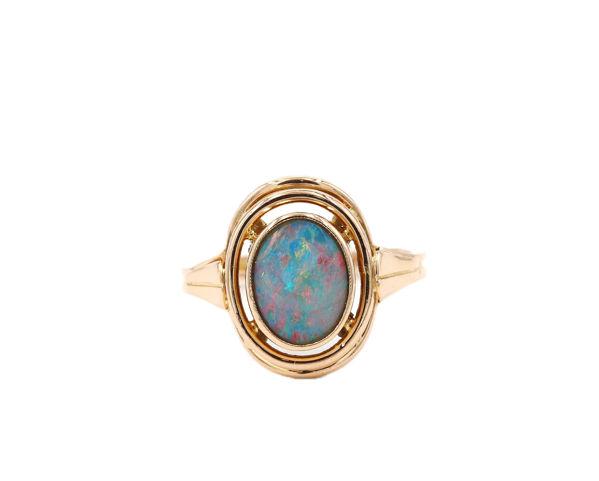 Ring i 18k guld med en opal. vikt: 3,12g