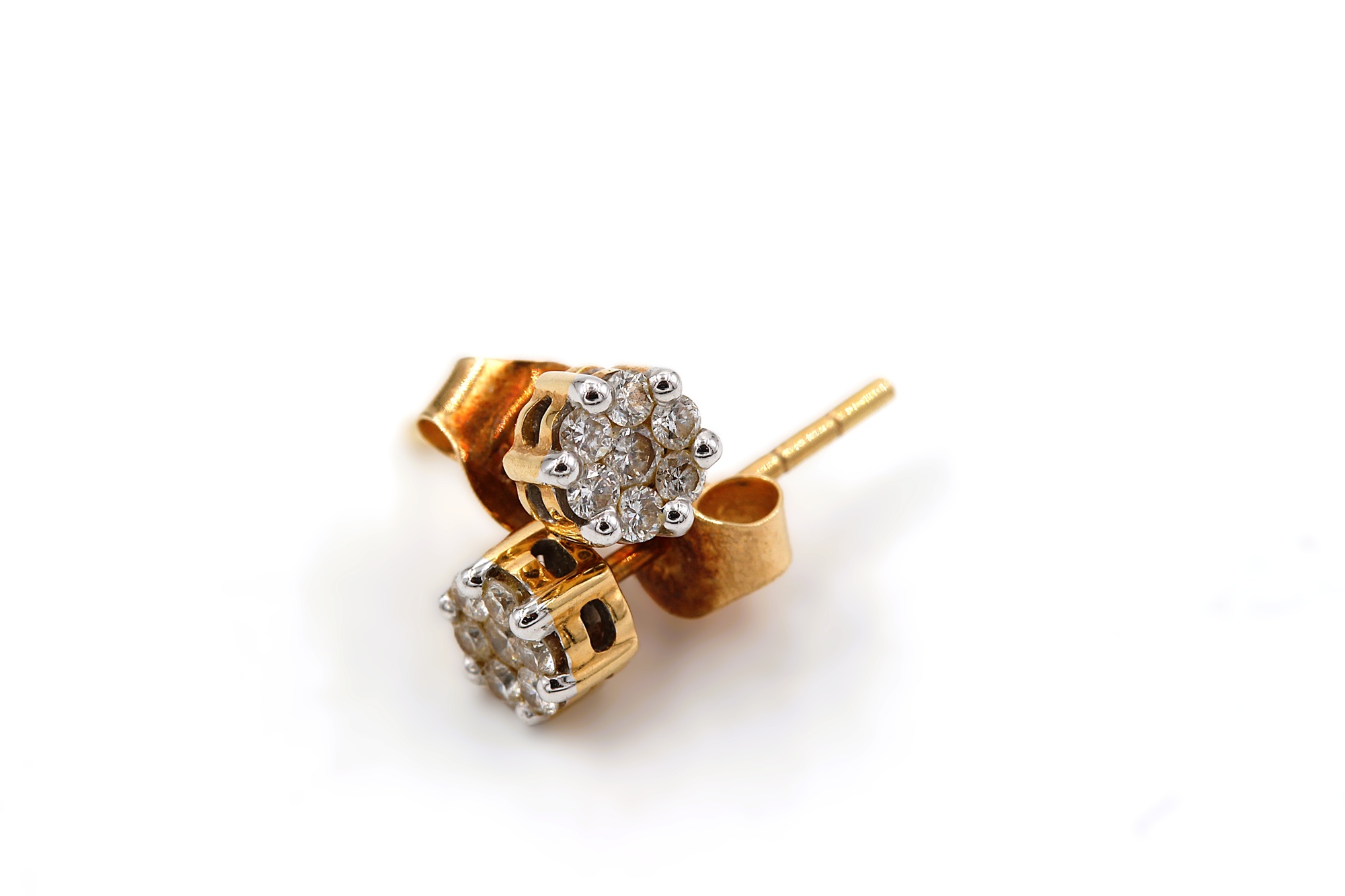 Örhängen i 18k guld med små diamanter.Vikt 1.48g
