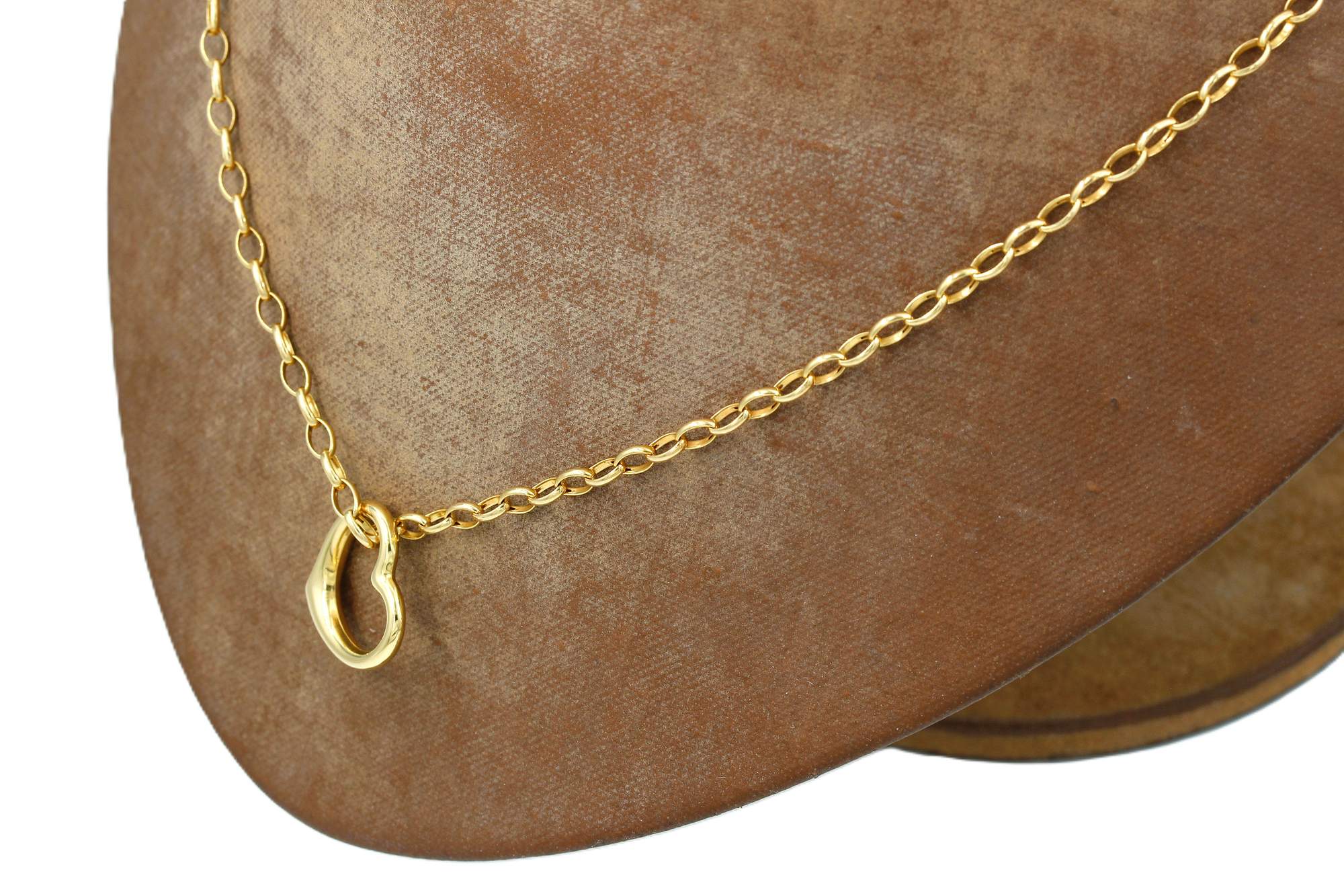 Halsband med ett hänge i 18k guld.Vikt 3.02g