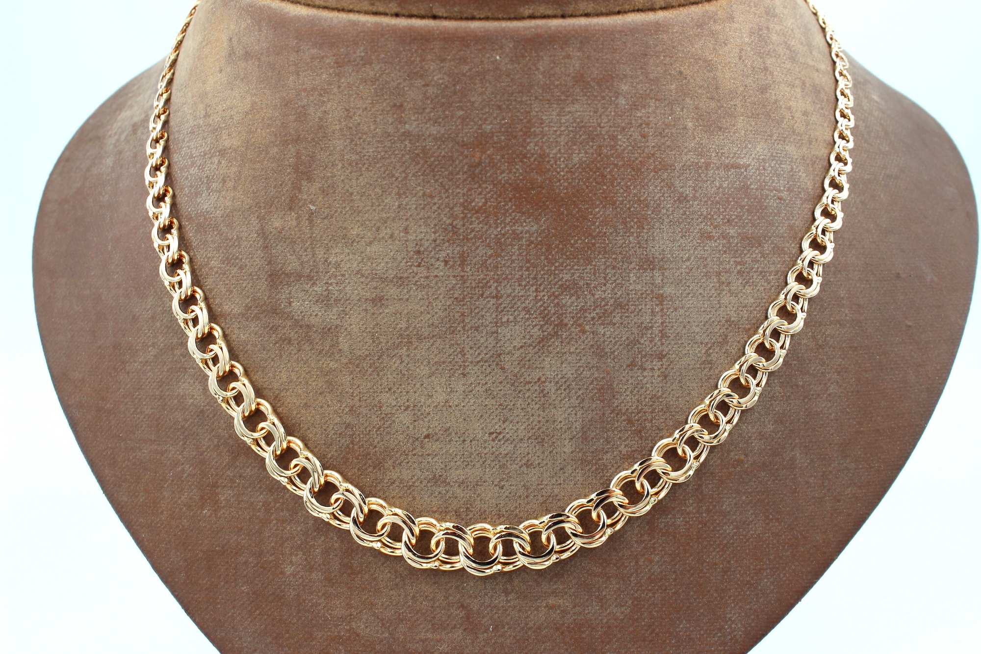Bismarck halsband i 18k guld doserad. vikt: 19,6g