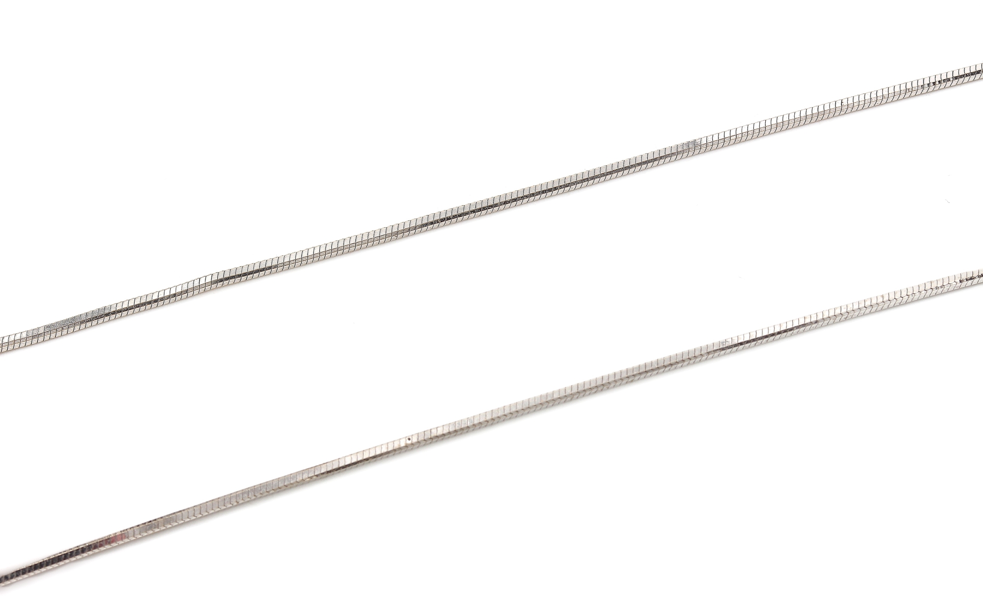 Halsband med ett diamant hänge i 18k vitguld.Vikt:7.43g