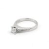 Diamantring i 18k guld 0,72 ct totalt. vikt: 3,9g
