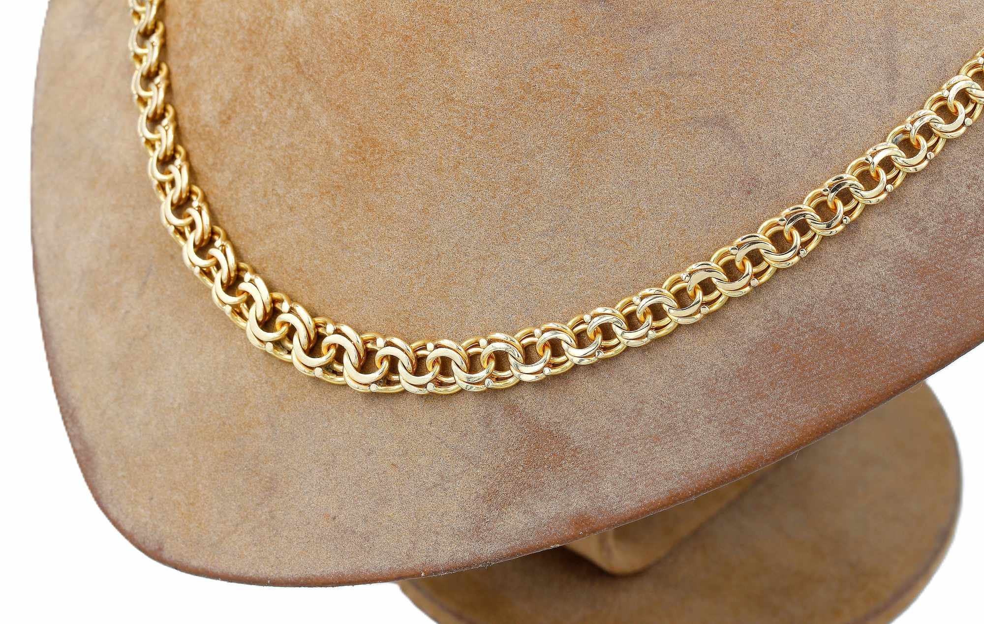 Halsband bismarck i 18k guld doserad.Vikt 22.29 g