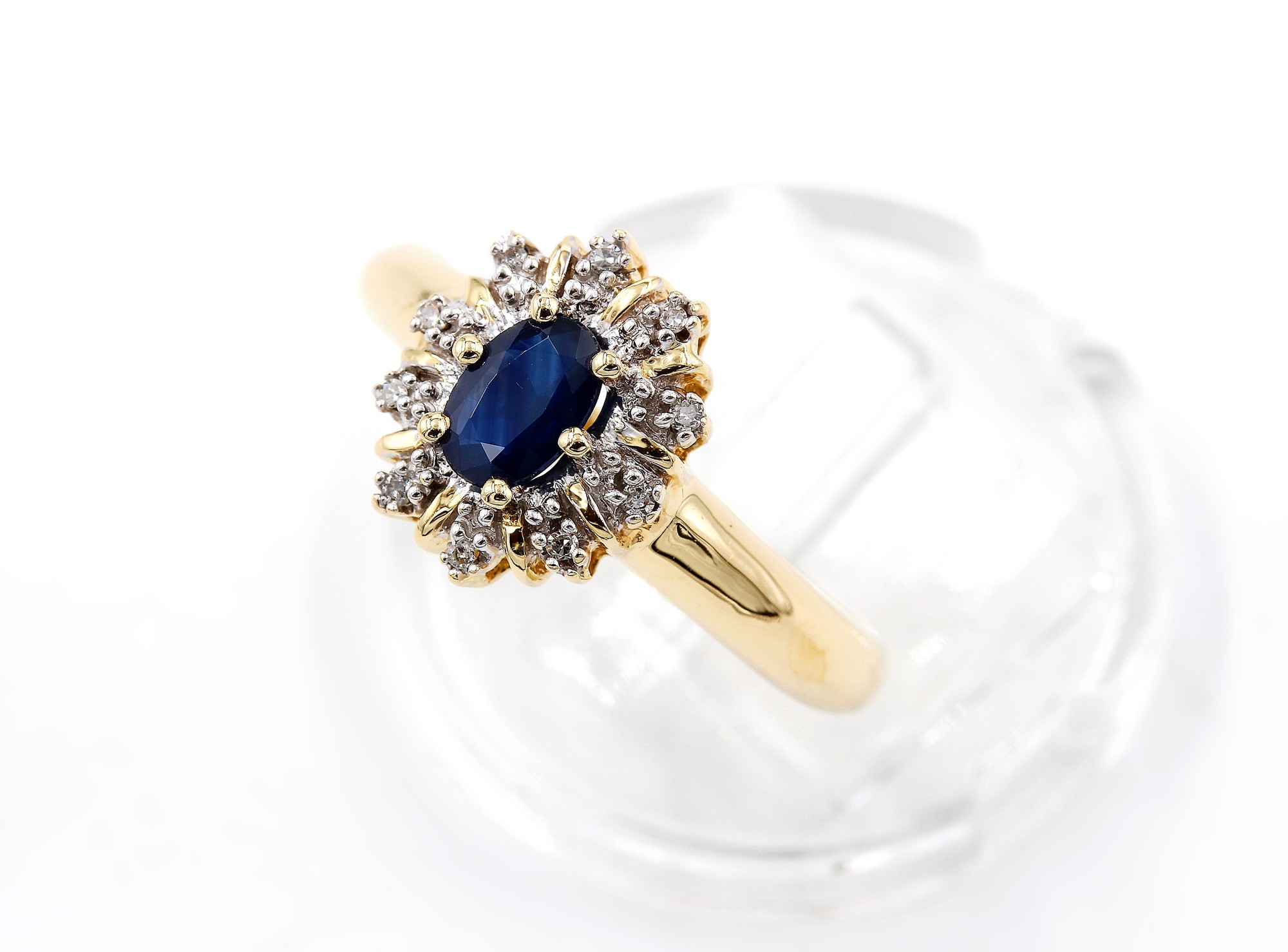 Diamantring i 18k guld.Vikt 4.18 g