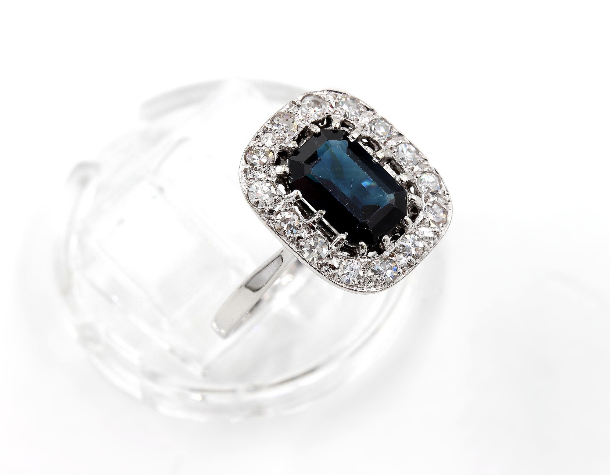 Diamantring i 18k vitguld.Vikt: 3.4g