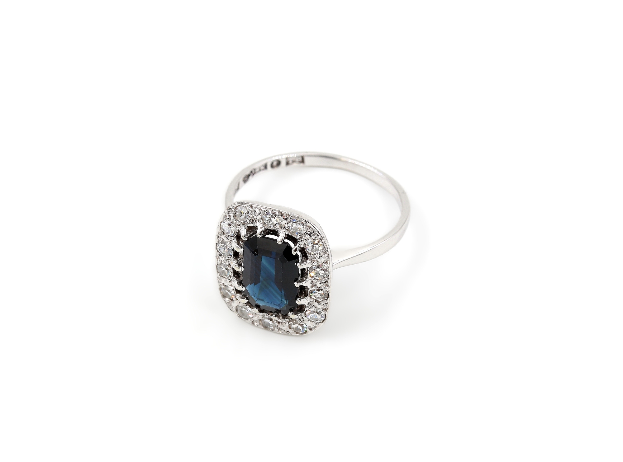 Diamantring i 18k vitguld.Vikt: 3.4g