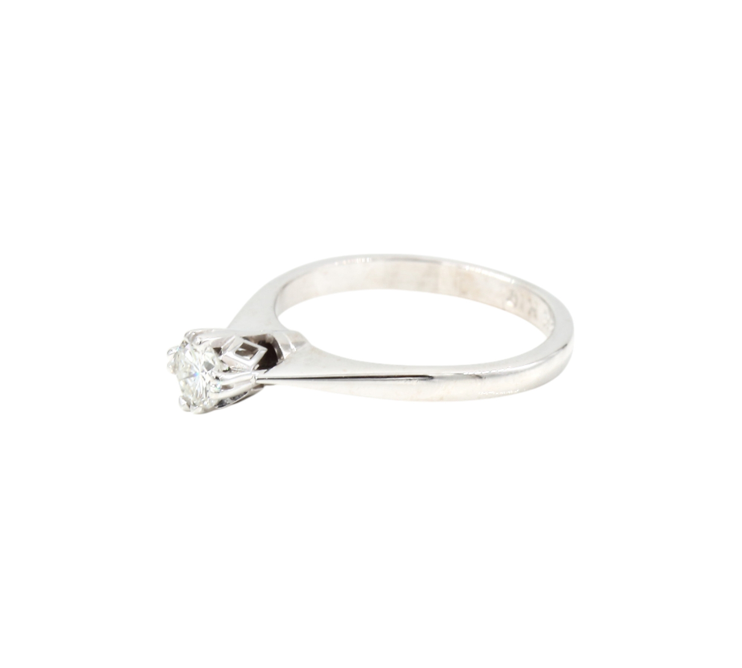 Diamantring i 18k vitguld med en diamant på 0,21 ct
