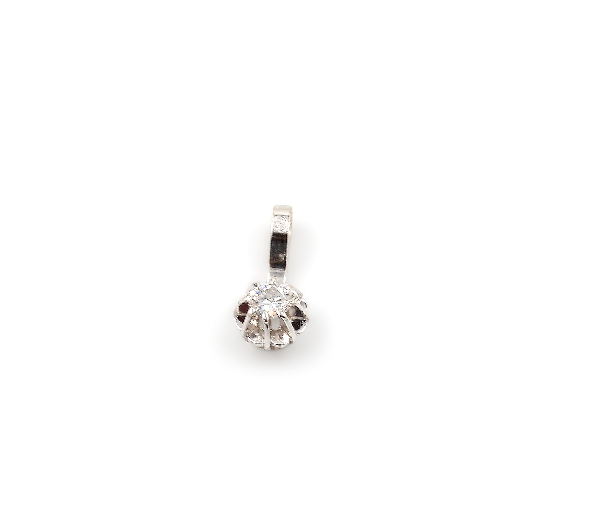 Hänge i 18k vitguld med en diamant på ca 0.05 ct.Vikt 0.34g