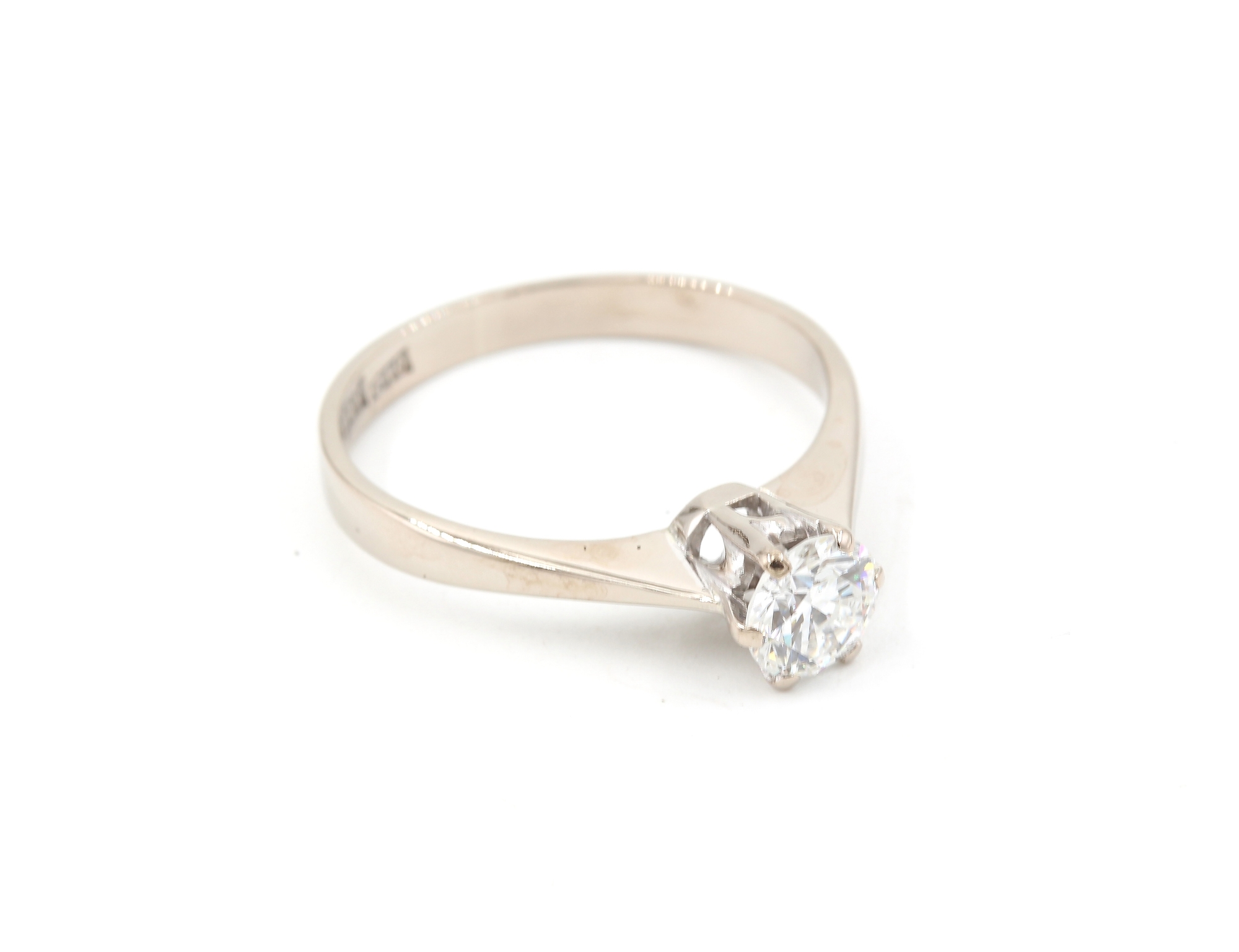 Diamantring i 18k vitguld- 0,67 ct. vikt: 3,2g