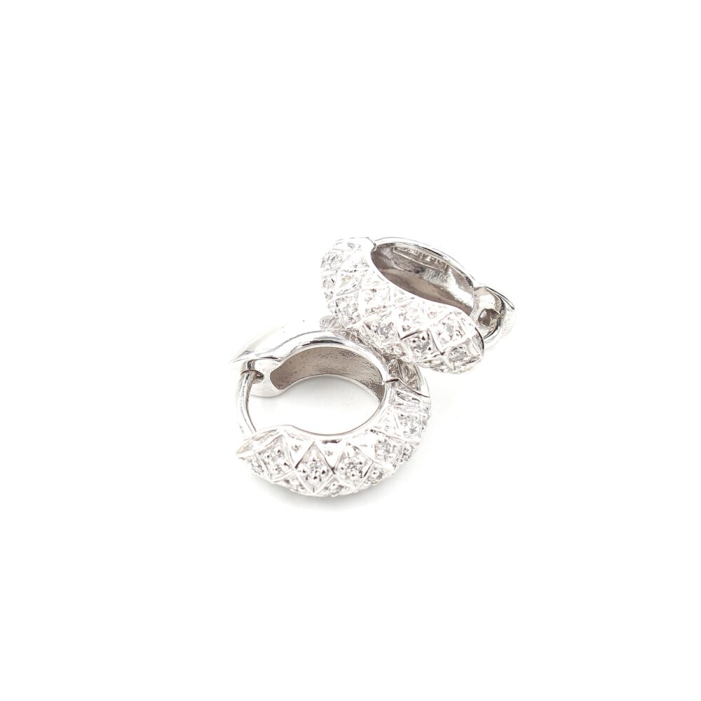 Diamant örhängen i 18k vitguld. vikt: 5,85 g