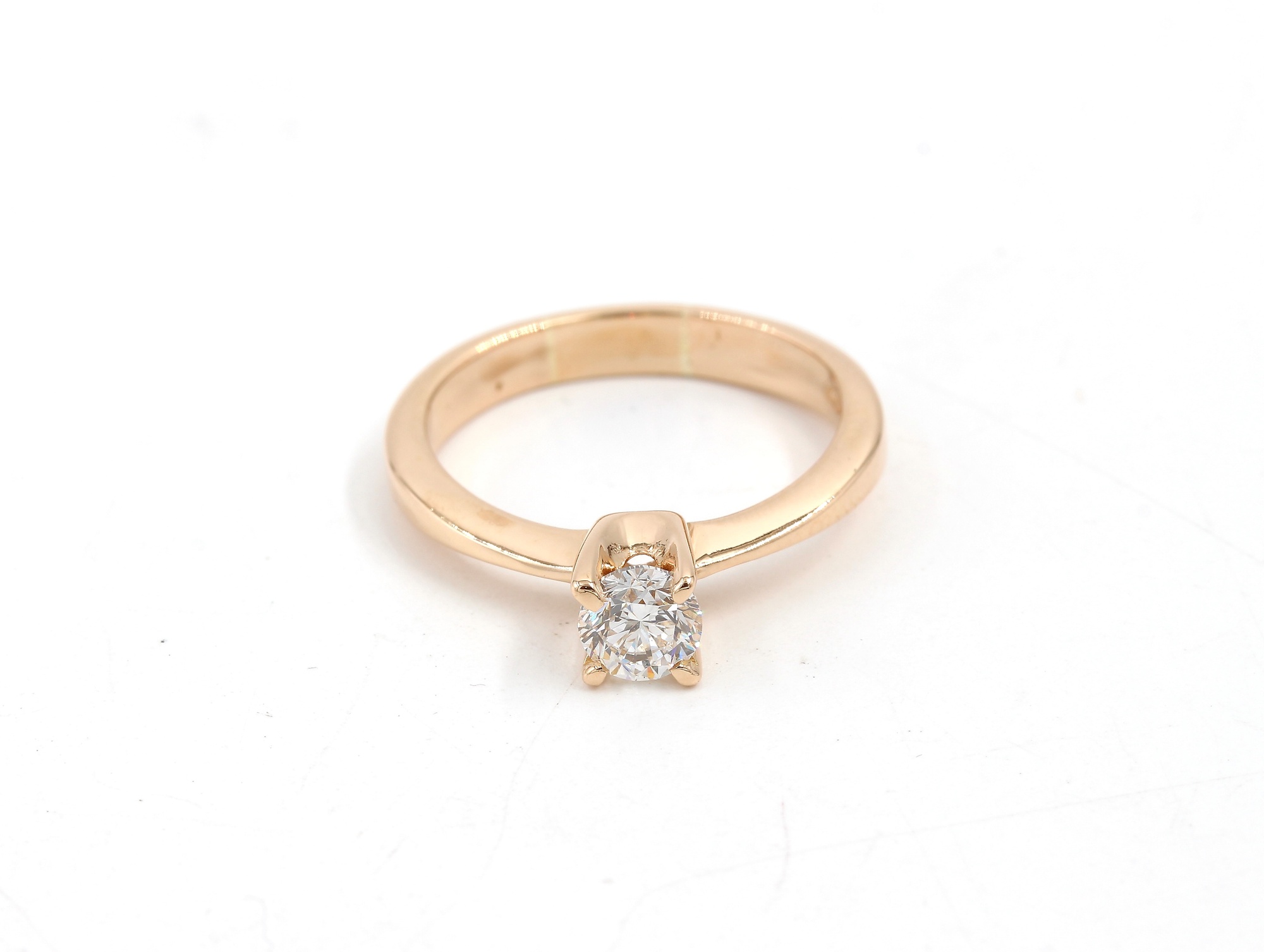 Diamantring i 18k guld 0,51 ct totalt. vikt: 4,26g