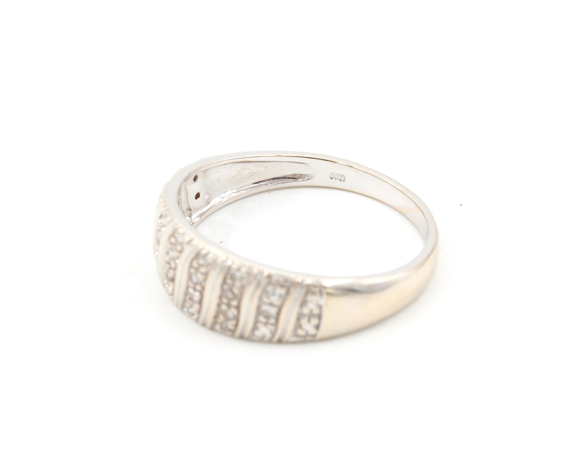 Diamntring i 18k guld. vikt: 3,5g