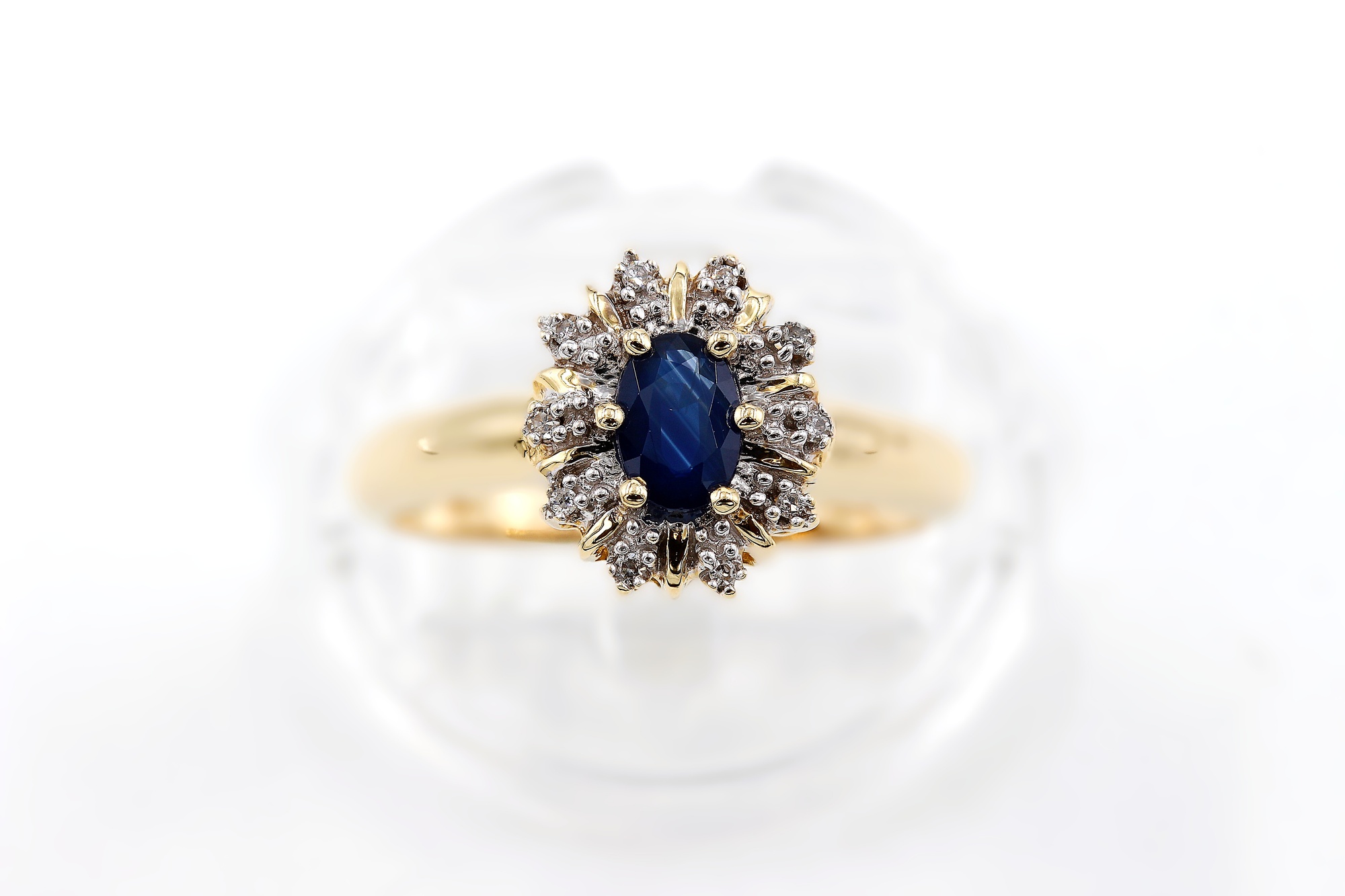 Diamantring i 18k guld.Vikt 4.18 g