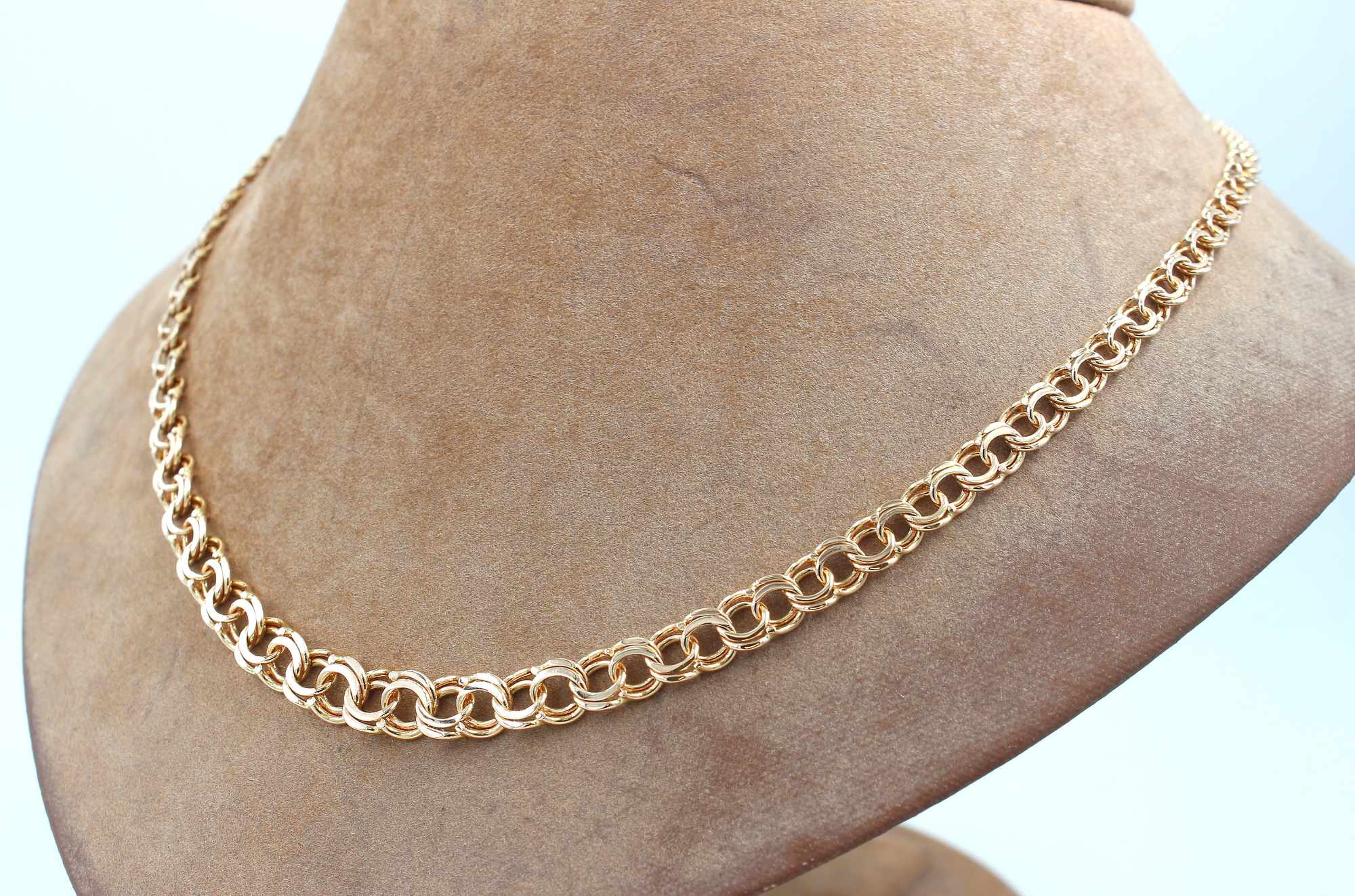 Bismarck halsband i 18k guld. vikt: 14,6g