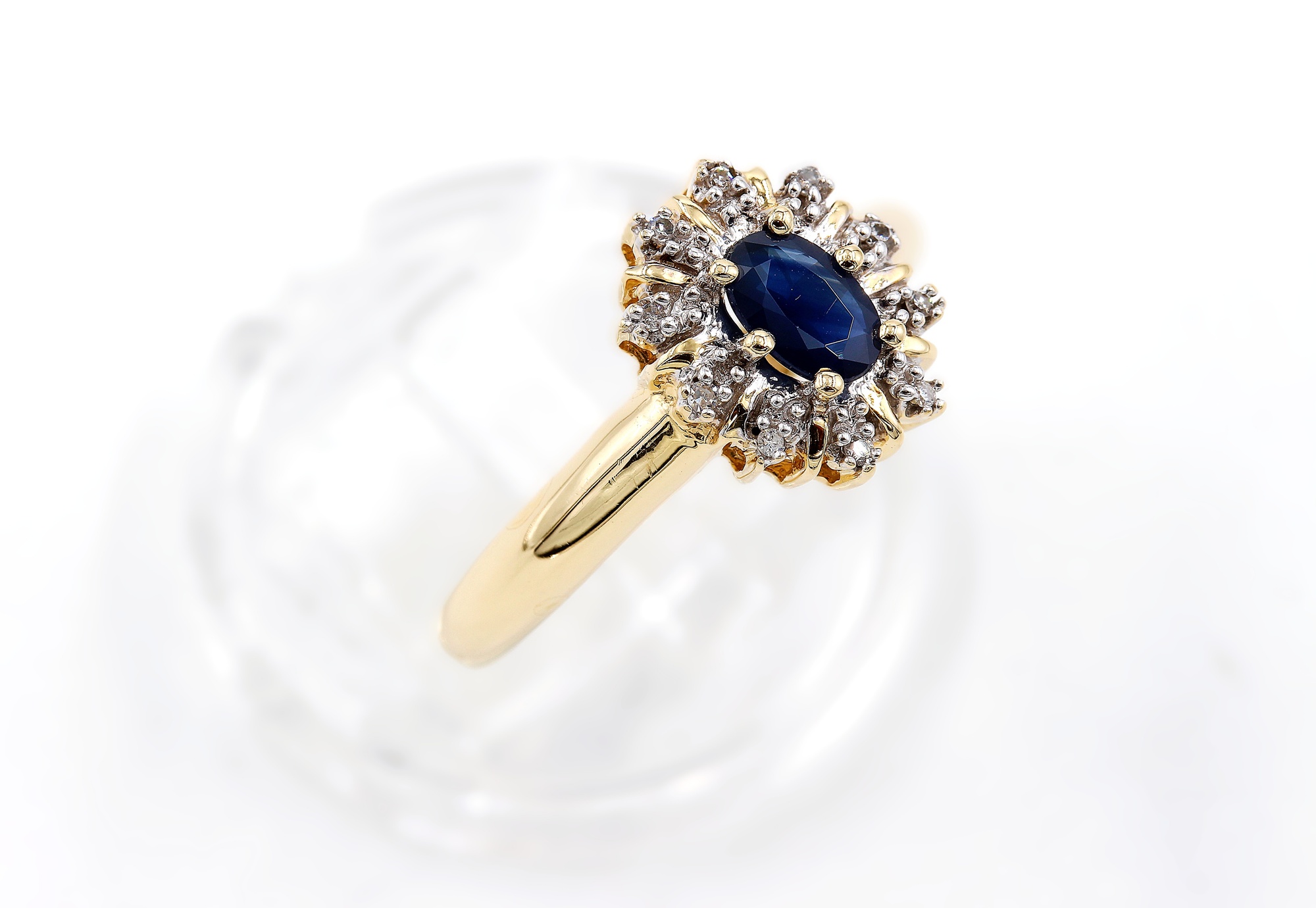 Diamantring i 18k guld.Vikt 4.18 g