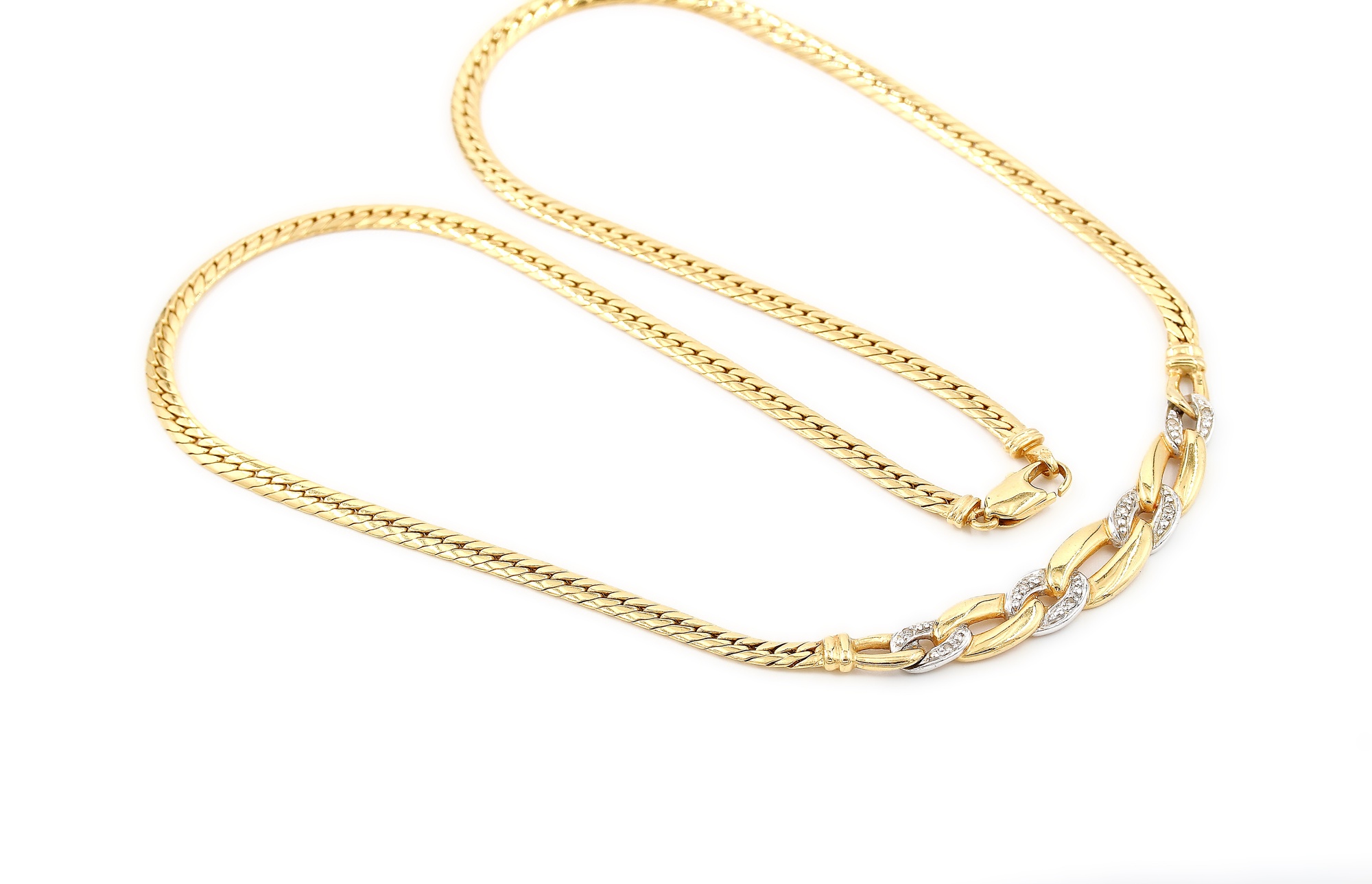 Diamanthalsband i 18k guld-tvåfärgad.Vikt 9.31 g