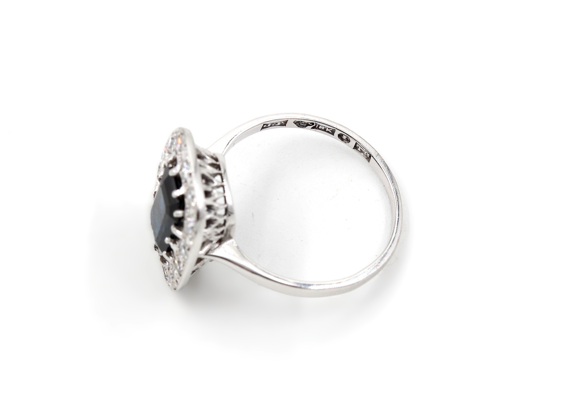 Diamantring i 18k vitguld.Vikt: 3.4g