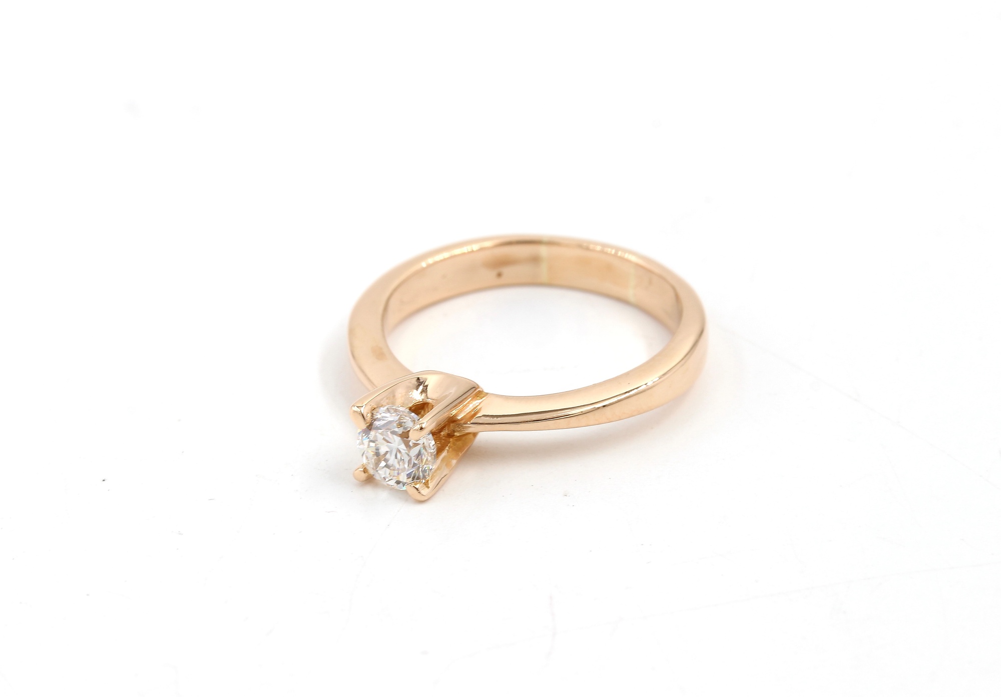 Diamantring i 18k guld 0,51 ct totalt. vikt: 4,26g