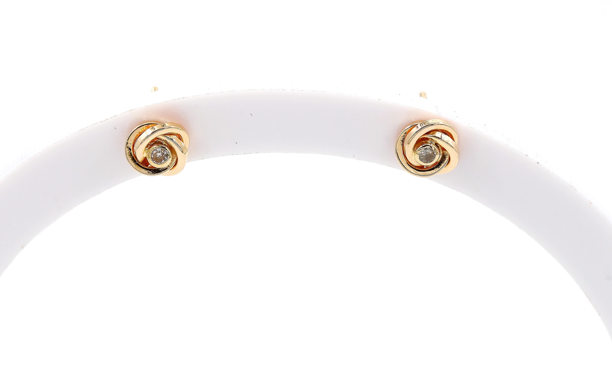 Örhängen i 18k guld med zirkon stenar.Vikt 0.55 g