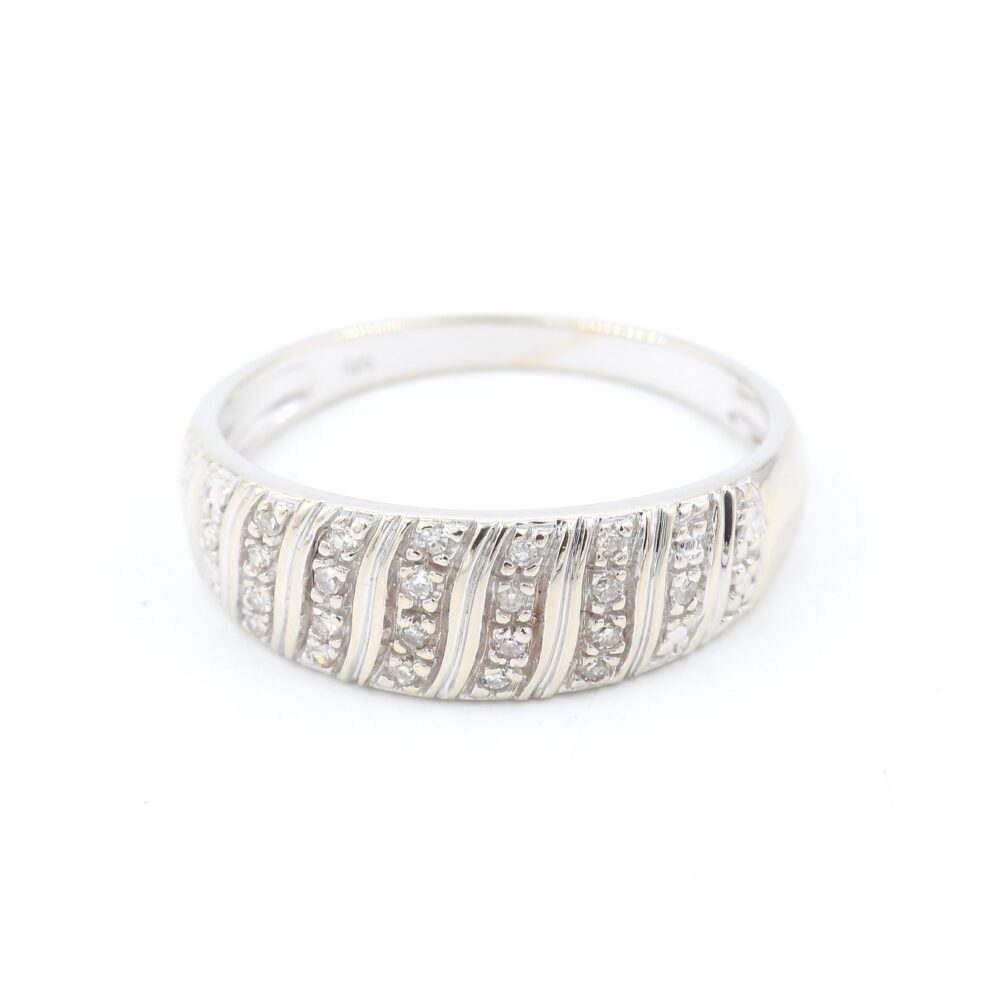 Diamantring 18k vitguld.Vikt: 3.5g