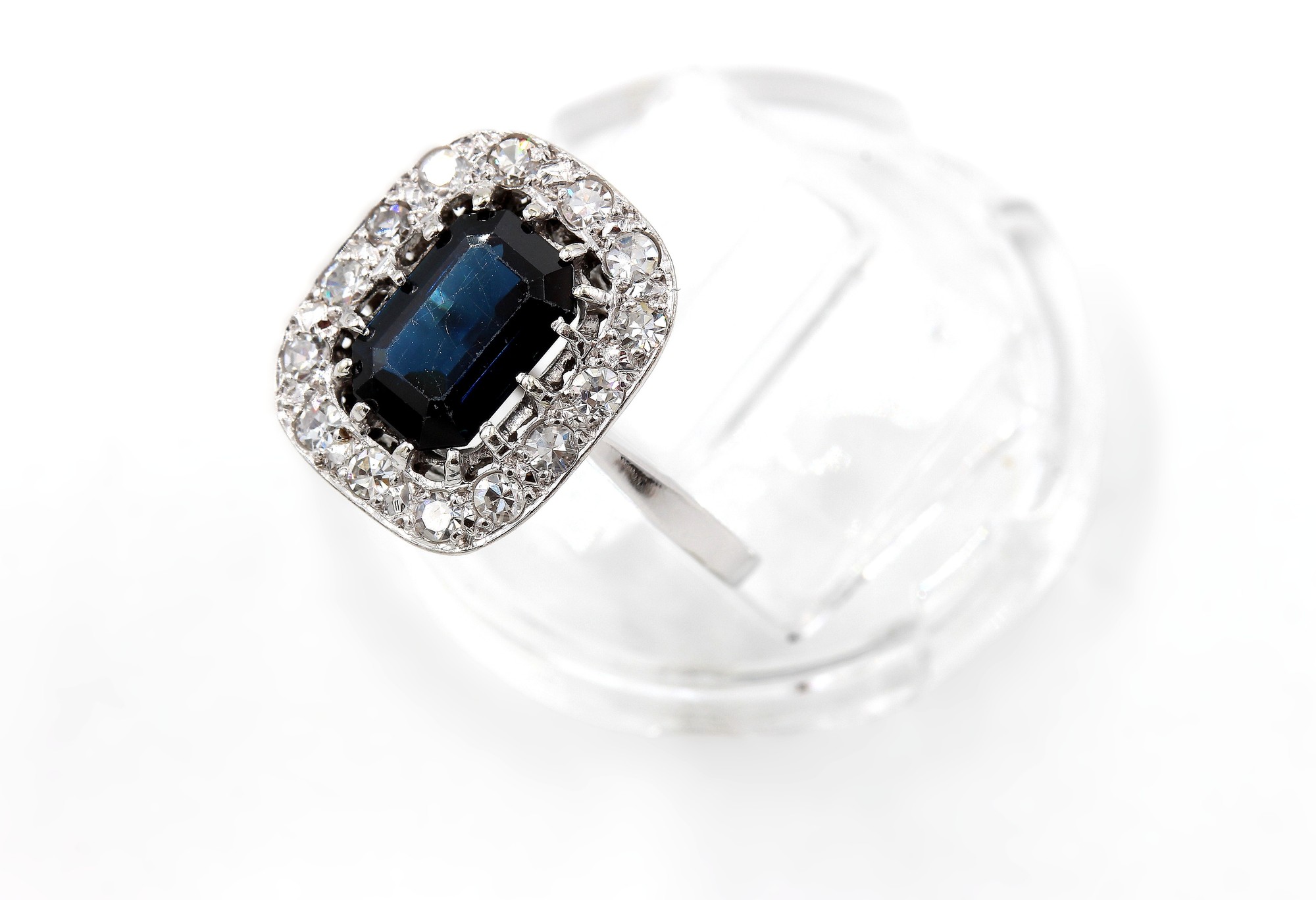 Diamantring i 18k vitguld.Vikt: 3.4g