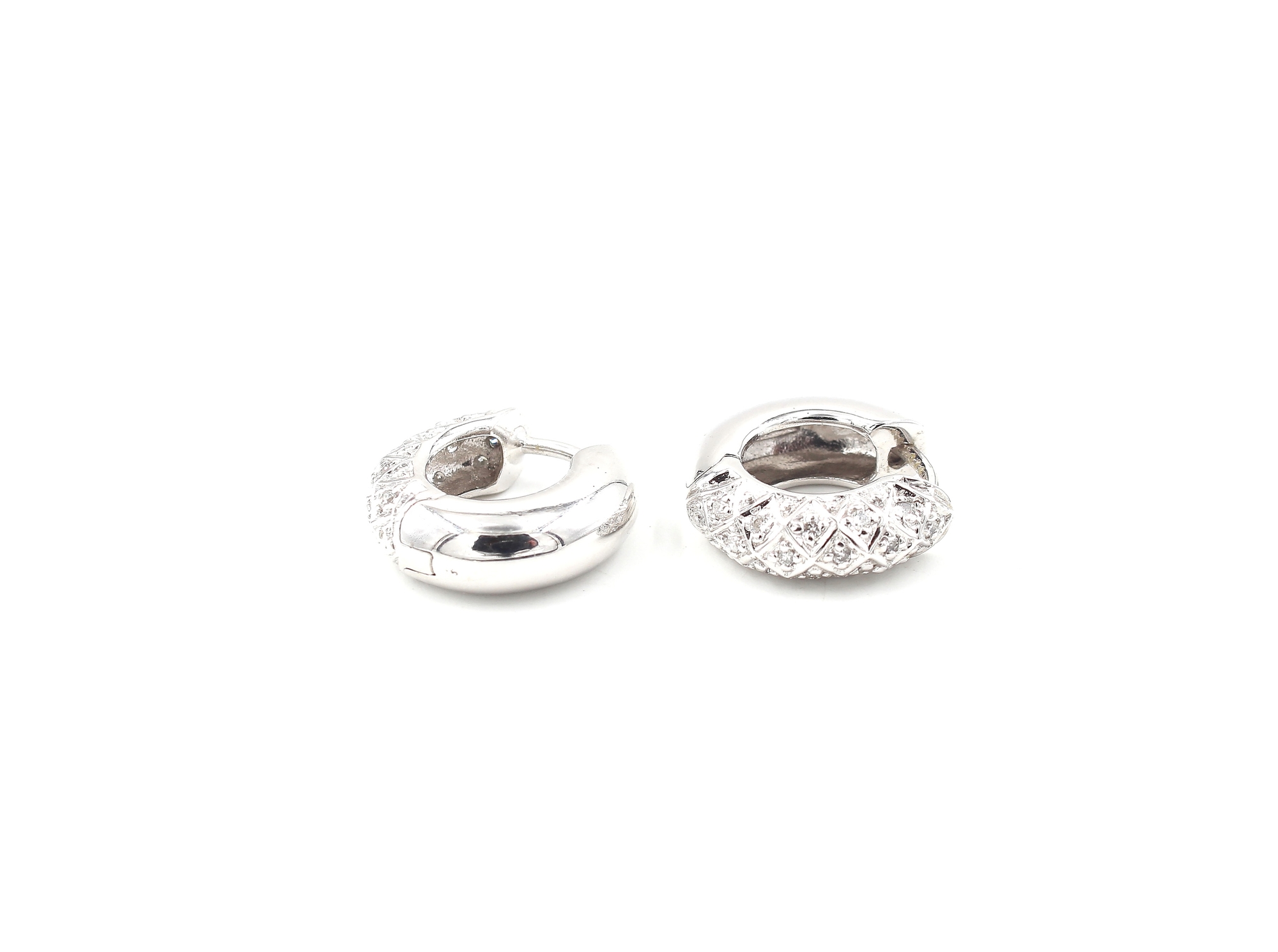 Diamant örhängen i 18k vitguld. vikt: 5,85 g