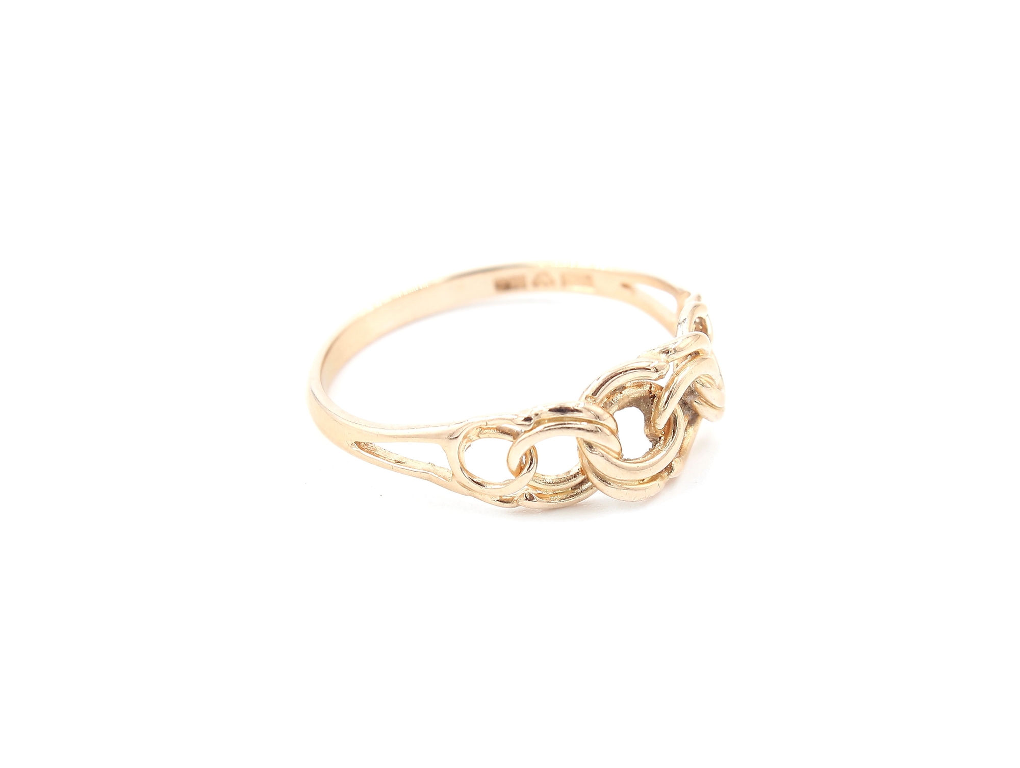 Bismarck ring i 18k guld. vikt: 2,4g
