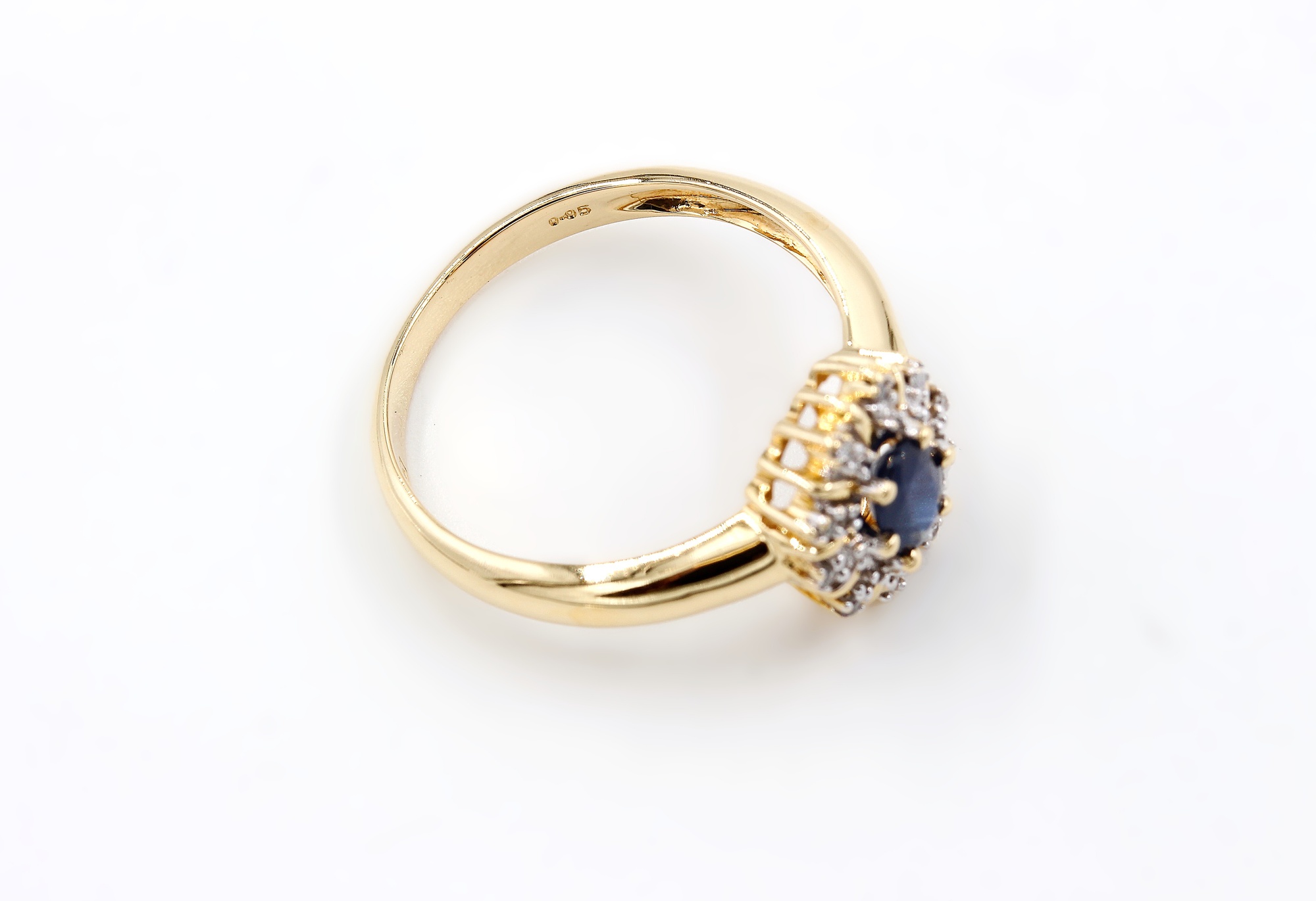 Diamantring i 18k guld.Vikt 4.18 g
