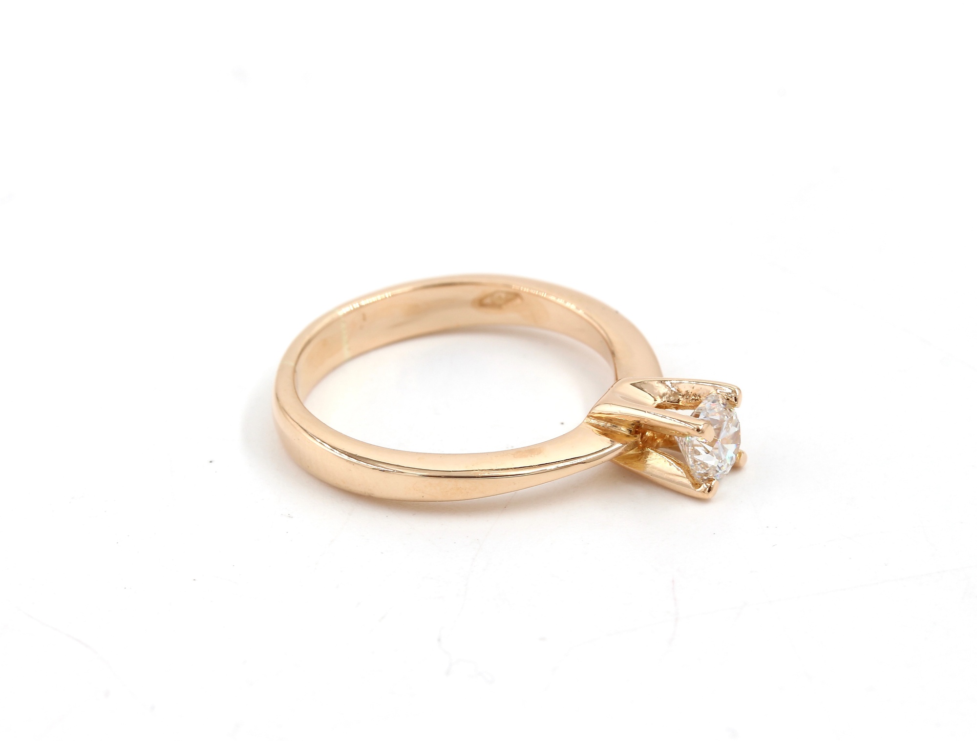 Diamantring i 18k guld 0,51 ct totalt. vikt: 4,26g