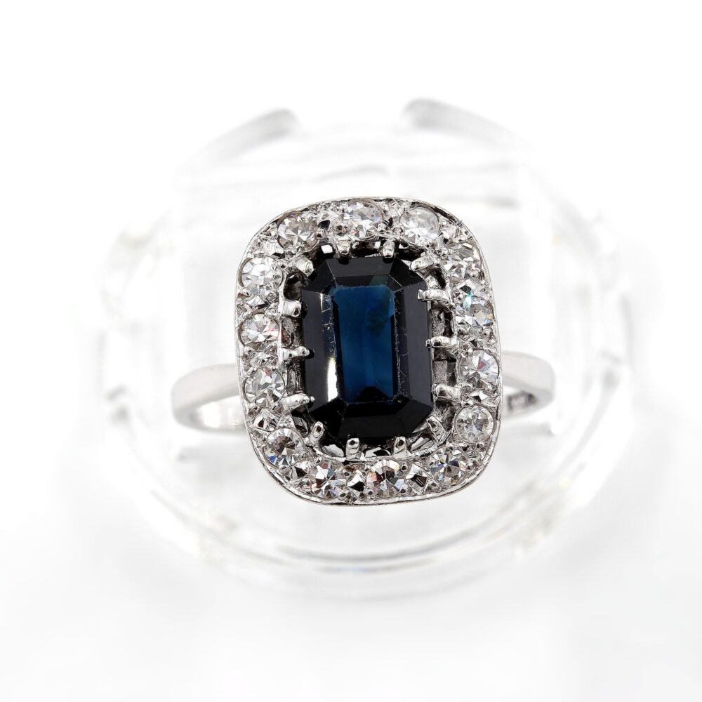 Diamantring i 18k vitguld.Vikt: 3.4g