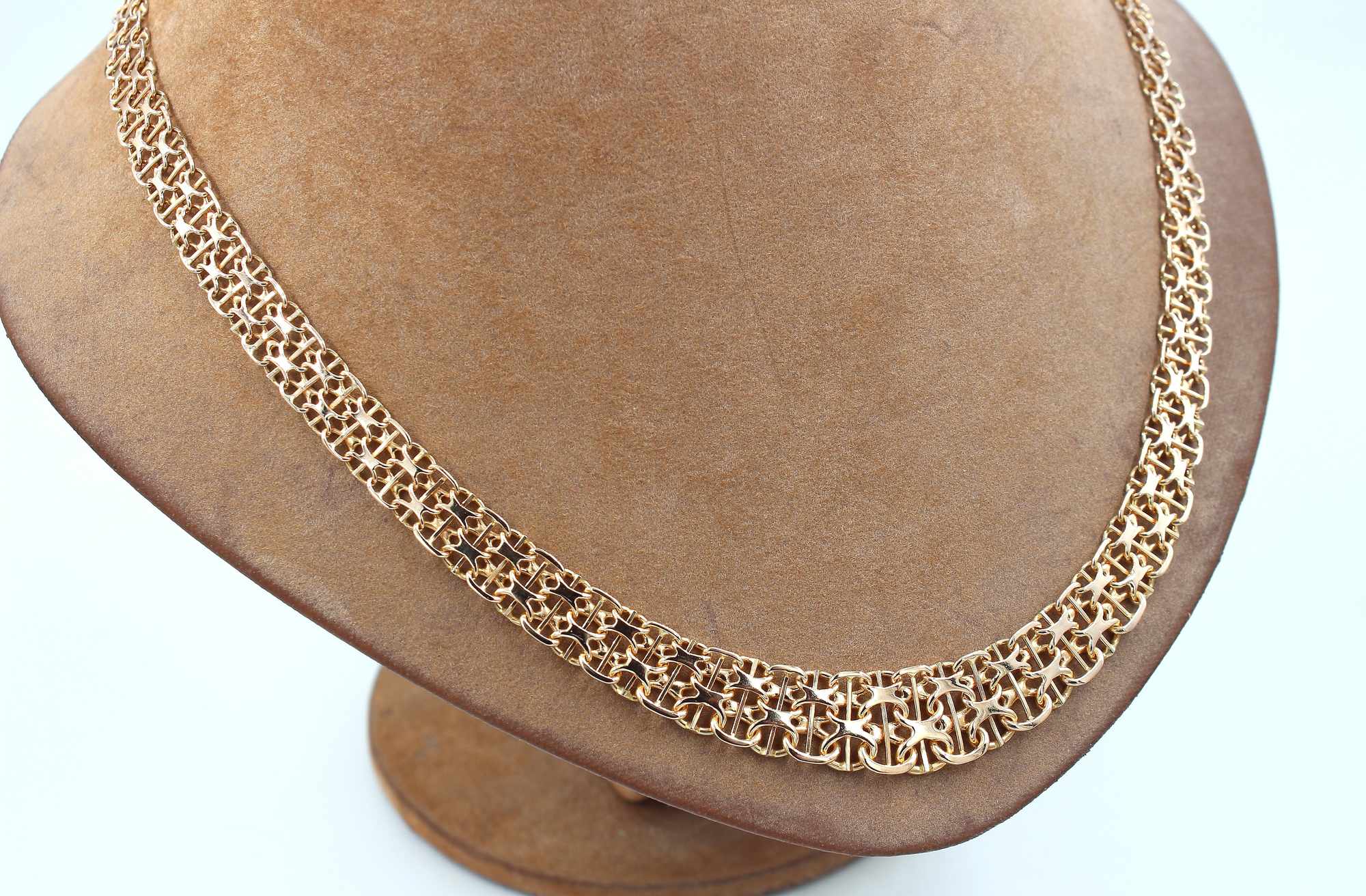 X-länk halsband med stavar i 18k guld. vikt: 26,35g