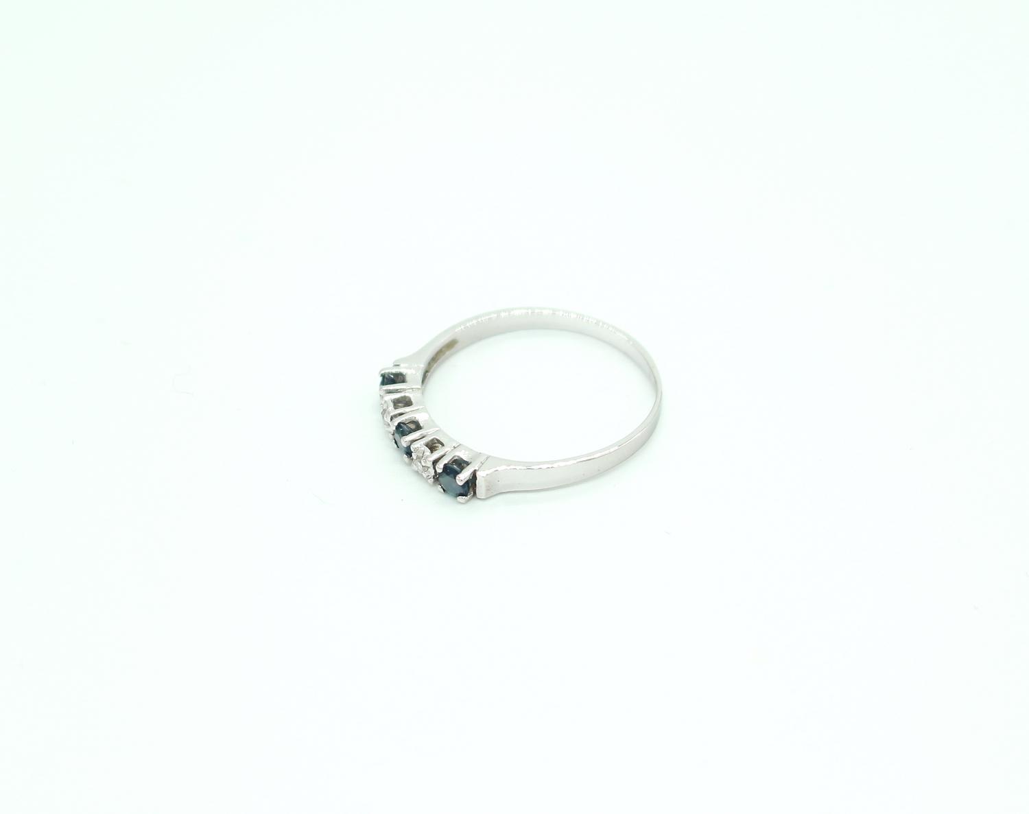 Diamantring i 18k vitguld med safirer -0,03ct diamanter