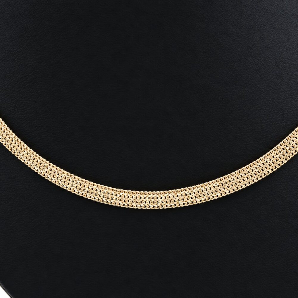 Halsband med mönster i 18k guld.Vikt 11.49g