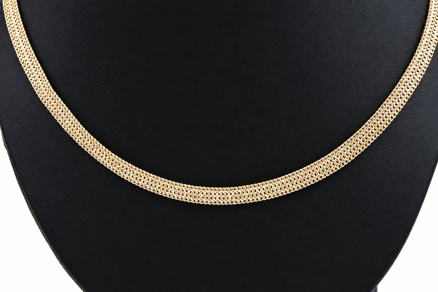 Halsband med mönster i 18k guld.Vikt 11.49g