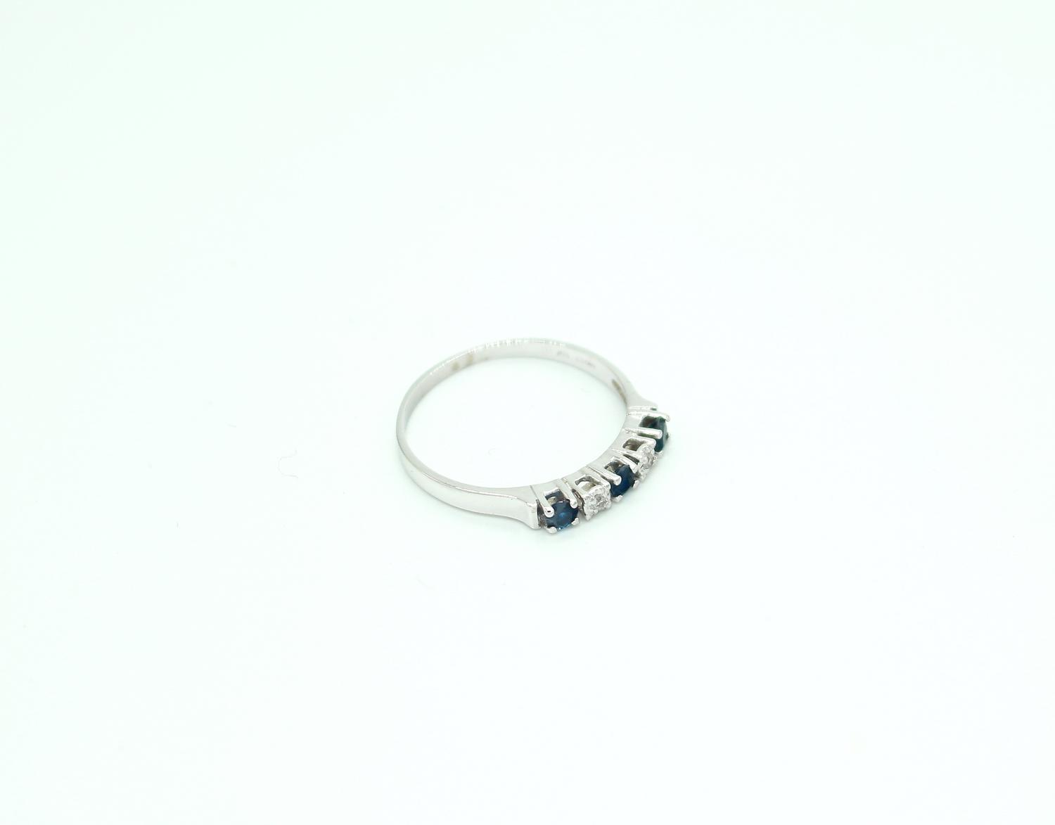 Diamantring i 18k vitguld med safirer -0,03ct diamanter