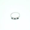 Diamantring i 18k vitguld med safirer -0,03ct diamanter