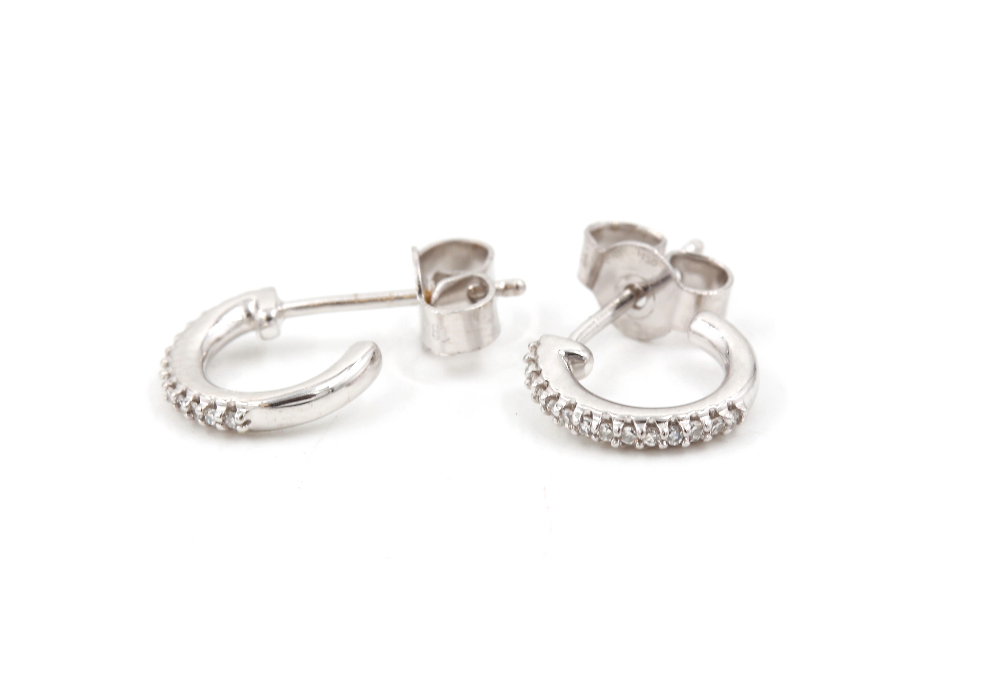 Diamant örhängen i 18k vitguld. vikt: 1,97g