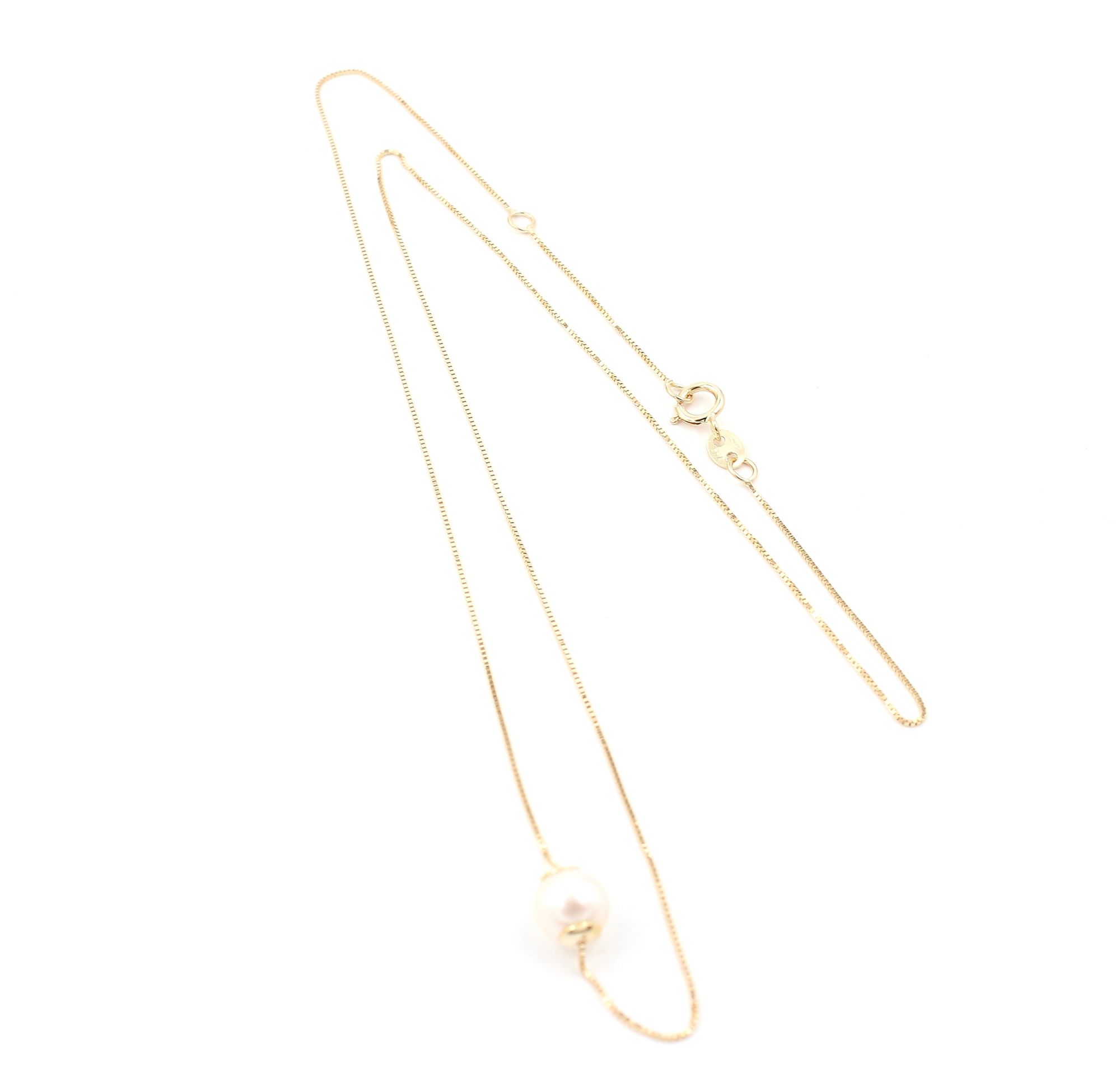 Halsband med pärla i 18k guld . vikt:1,35g
